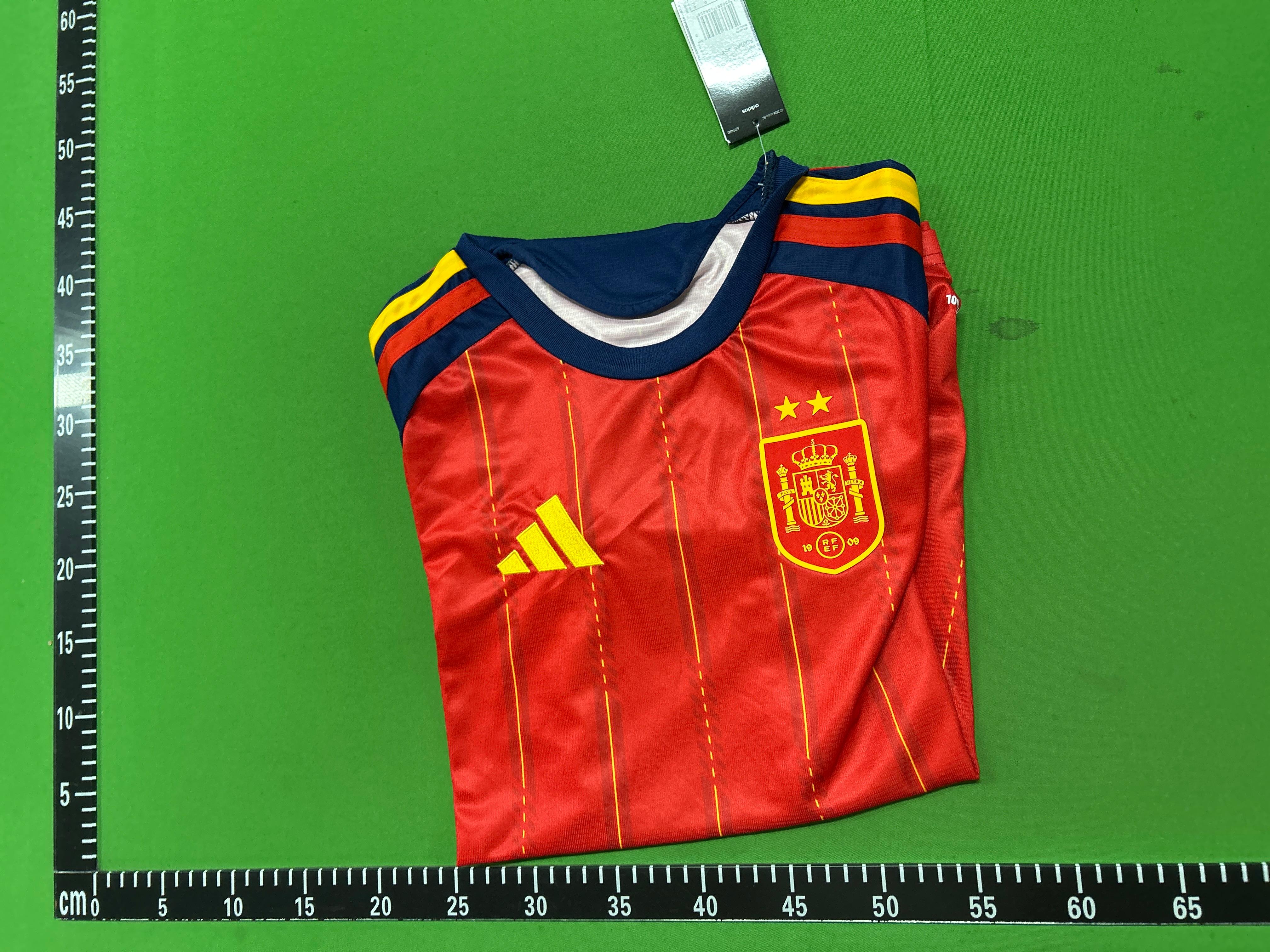 Foto QC 1 de adidas x Spain 2026/27 Away Pre-Match Jersey Burgundy