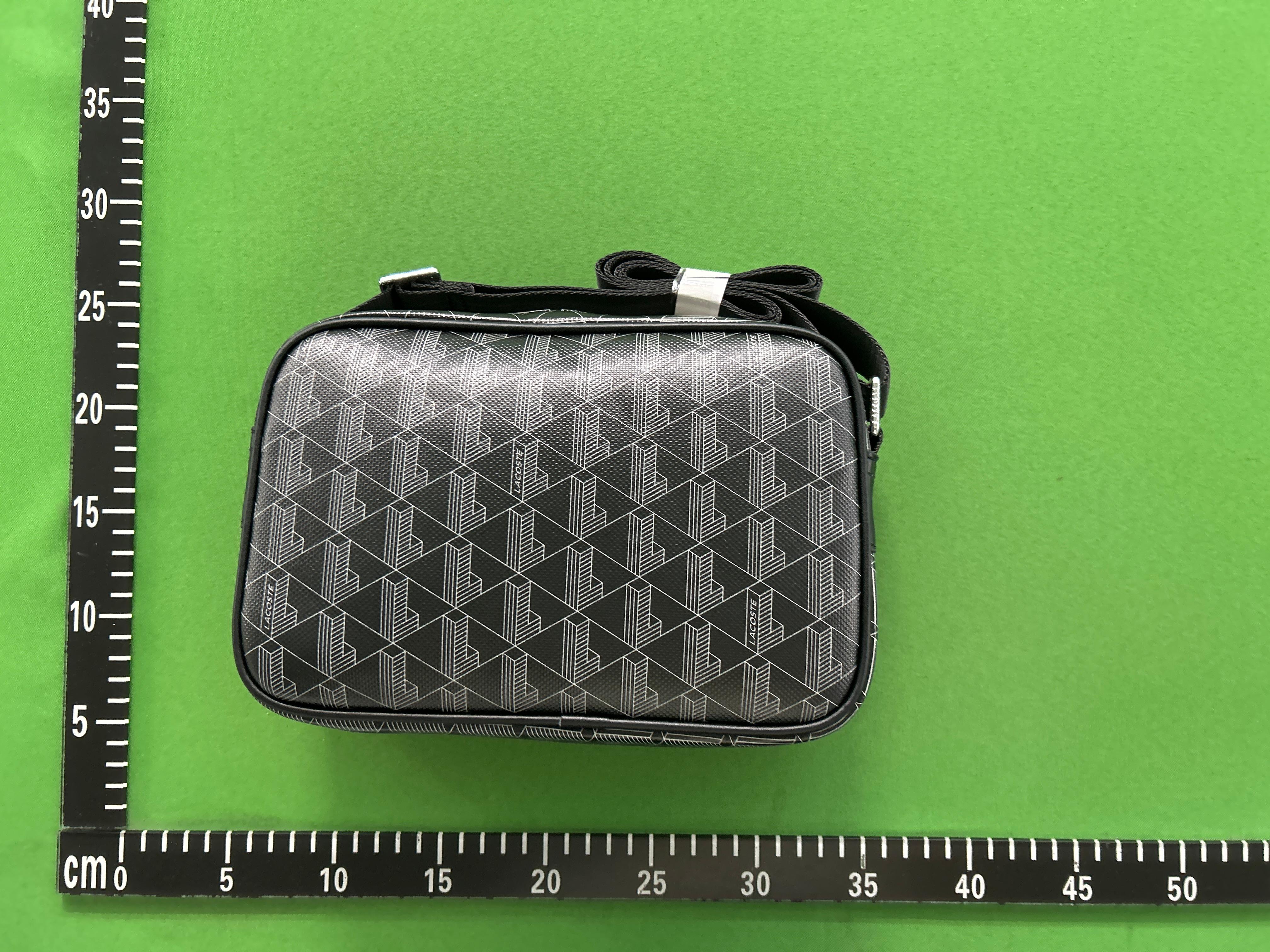Foto QC 3 de Lacoste The Blend Camera Bag Green Monogram Canvas