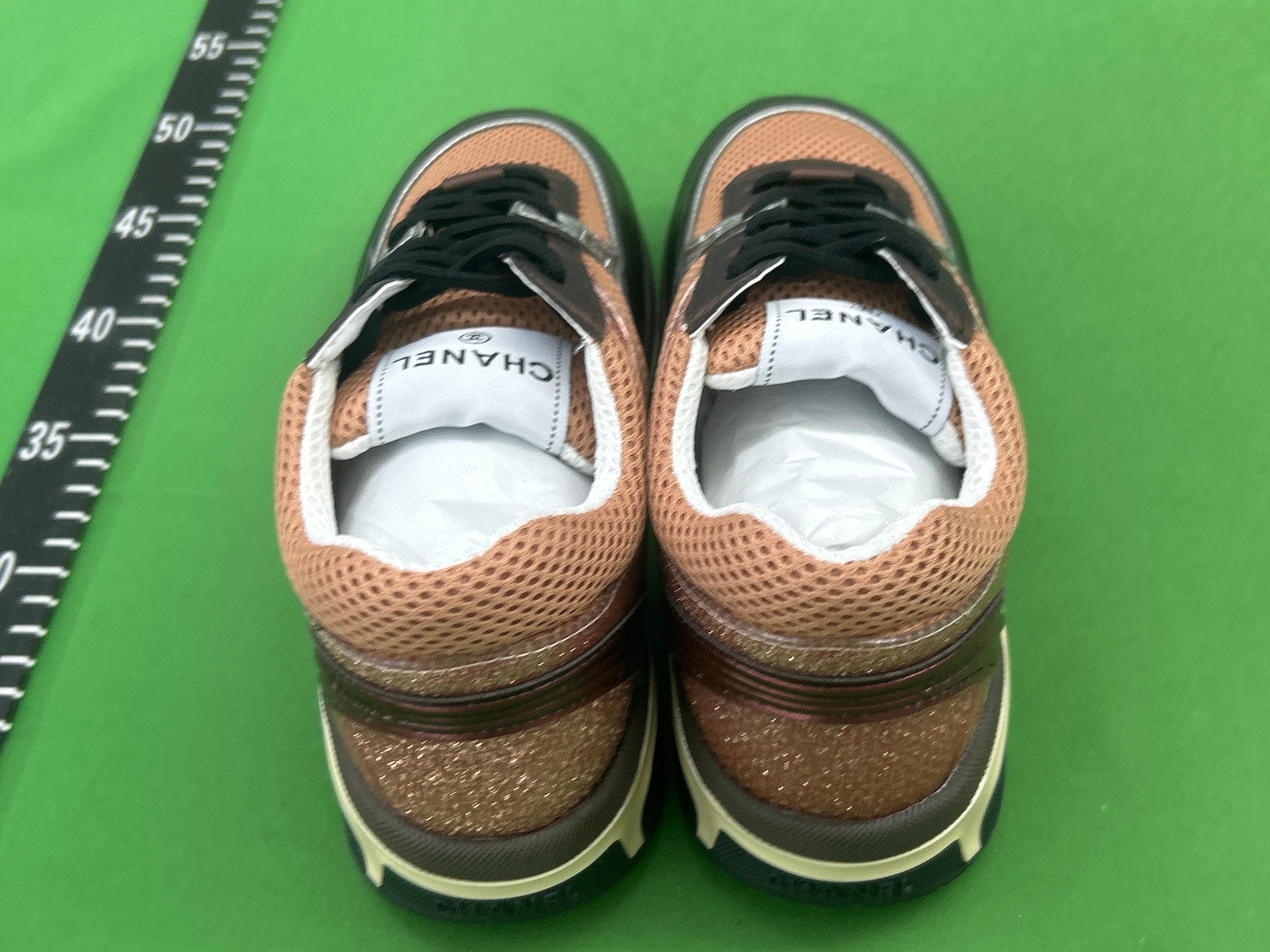 Foto QC 2 de Chanel Runner Low White