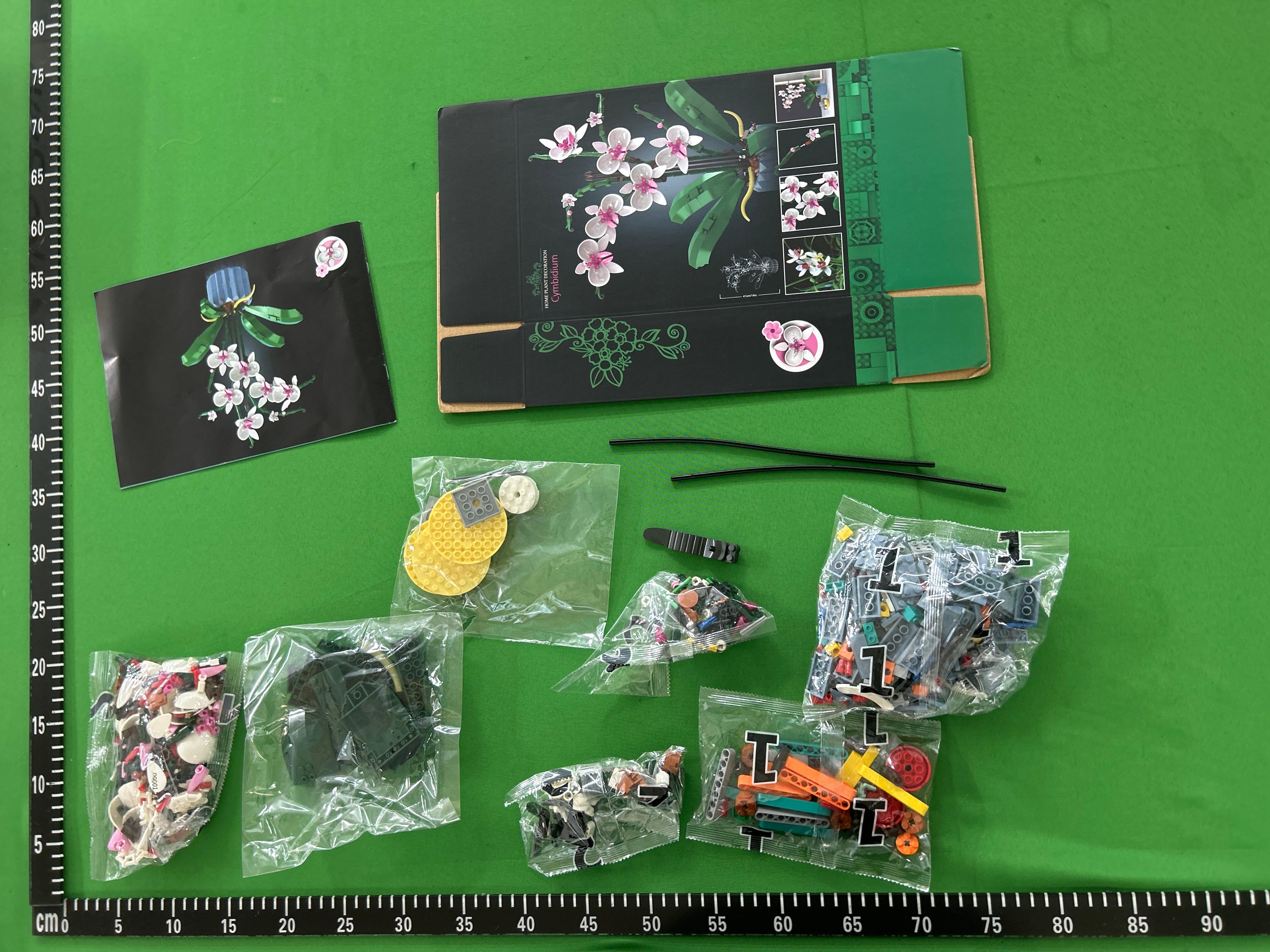 Foto QC 8 de LEGO Botanicals Bouquet of Pink Roses Building Set