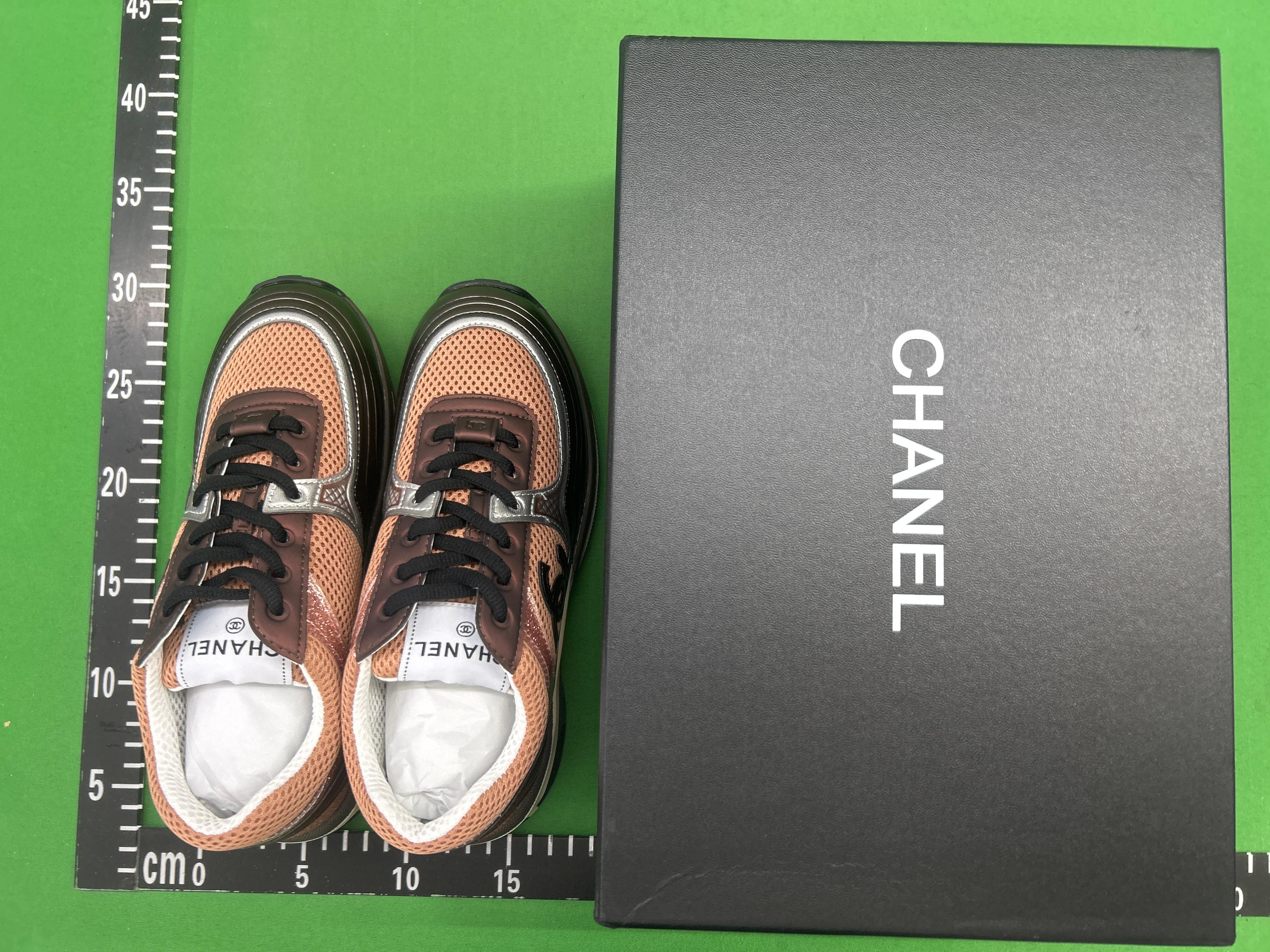 Foto QC 3 de Chanel Runner Low White