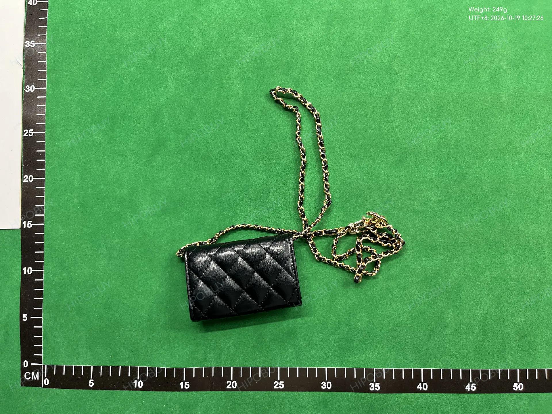 Foto QC 8 de Chanel Chain Card Holder AP8937 Quilted Caviar Red