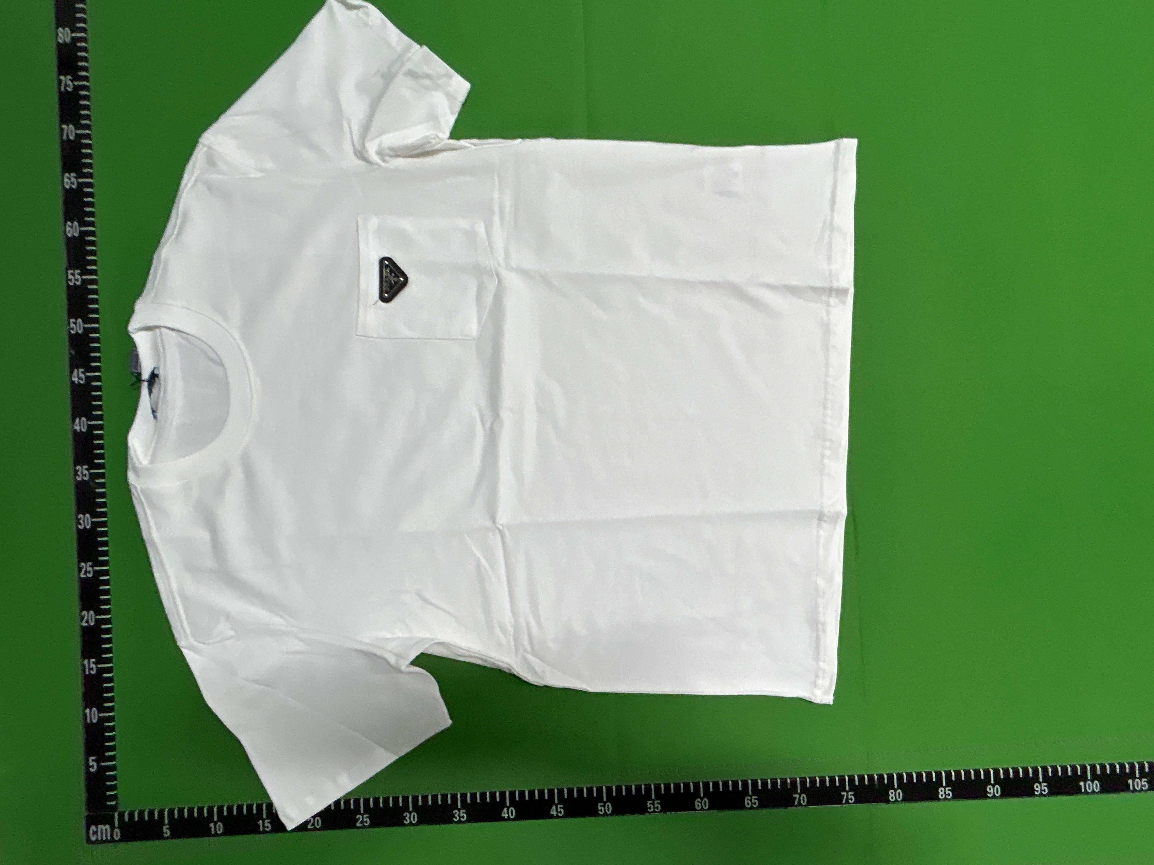 Foto QC 3 de Prada Triangle Logo T-shirt Black