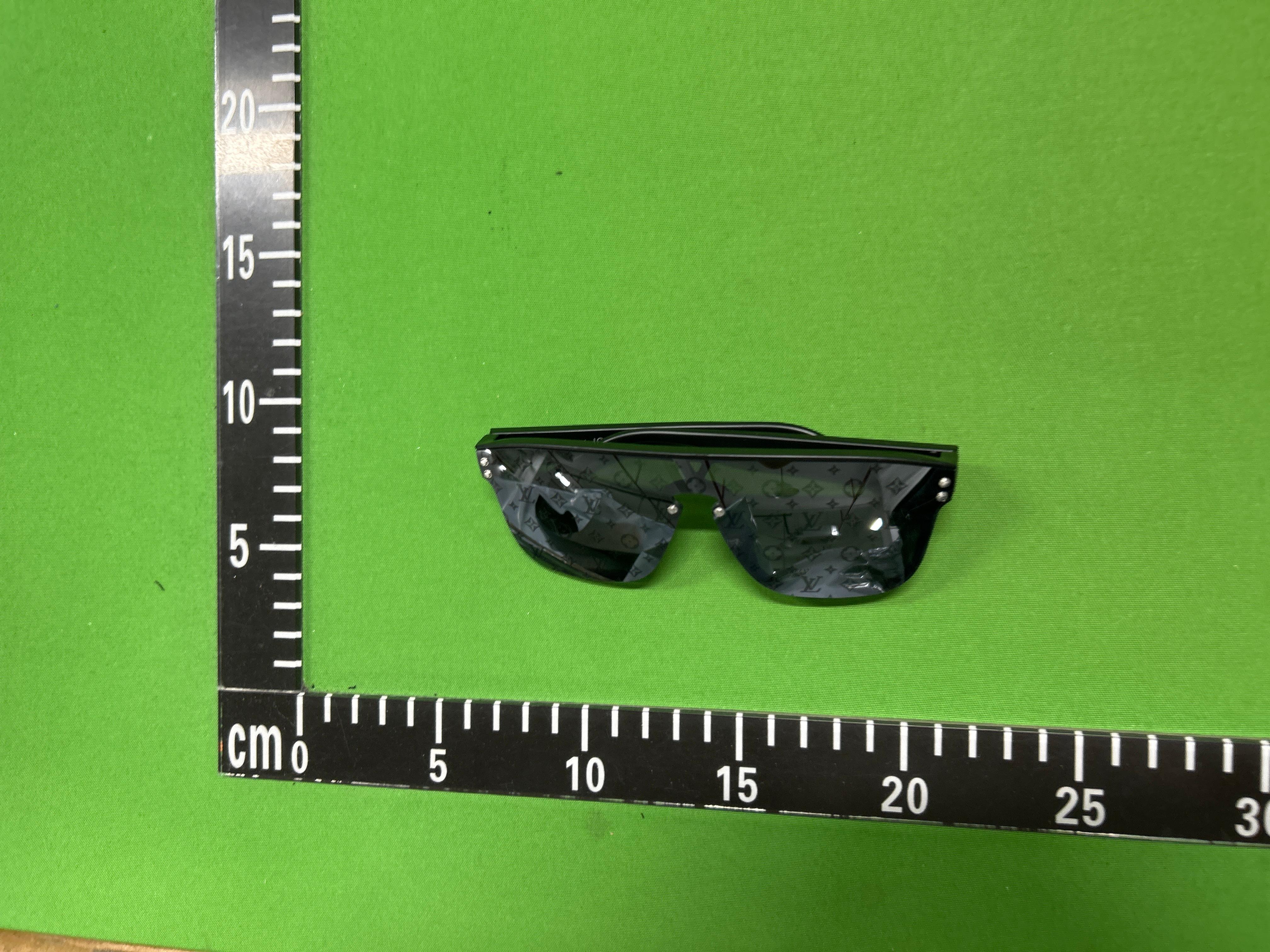 Foto QC 7 de Louis Vuitton Waimea Acetate Sunglasses Havana Grey Monogram (Z1083W)