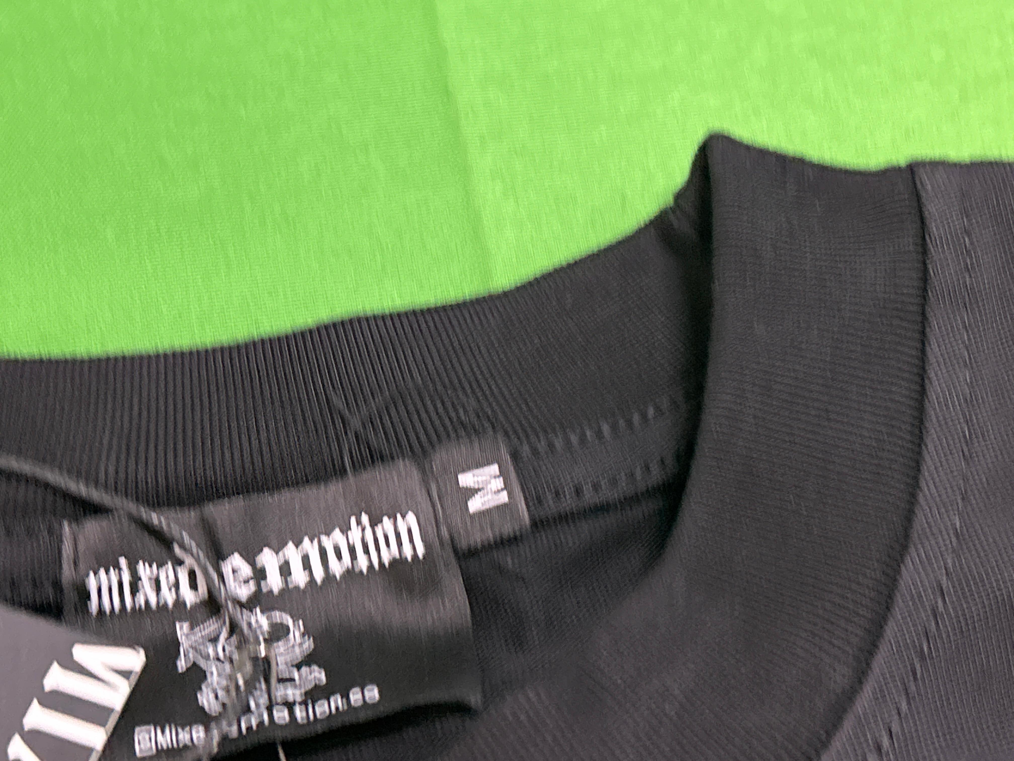 Foto QC 7 de MIXED EMOTION T-shirt Rhinestone Emotions Never Die Black