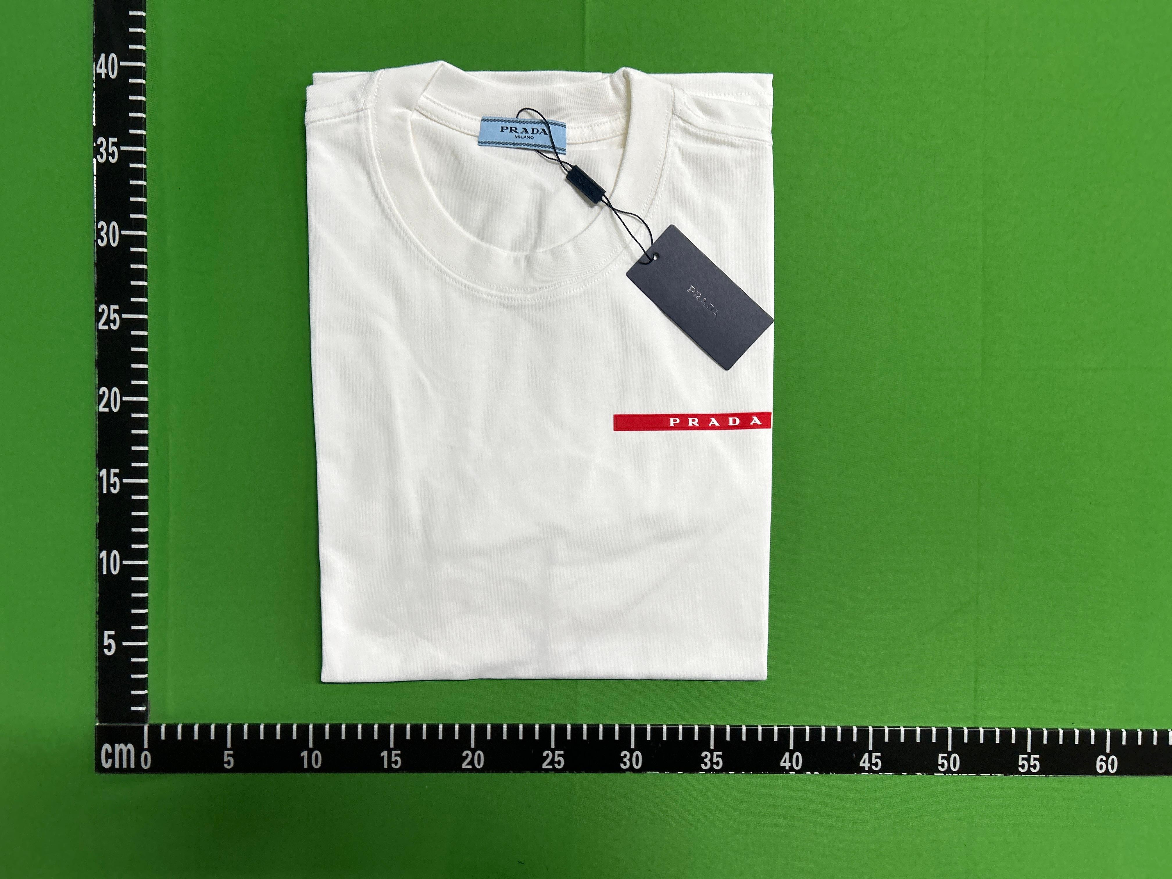 Foto QC 5 de Prada Triangle Logo T-shirt Black