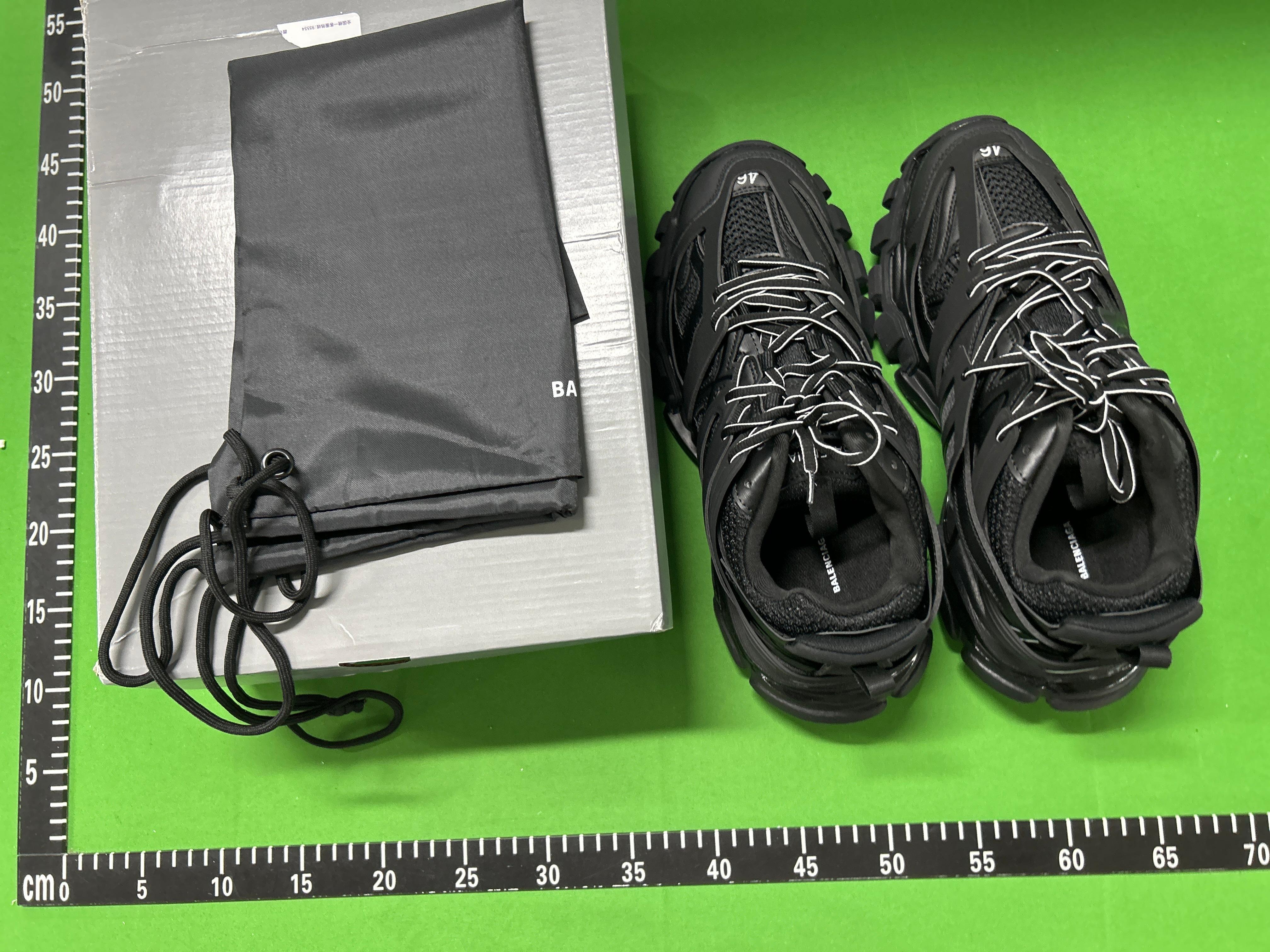 Foto QC 2 de Balenciaga Track Mesh Nylon Sneakers Black White 542436 W1GB1 2045