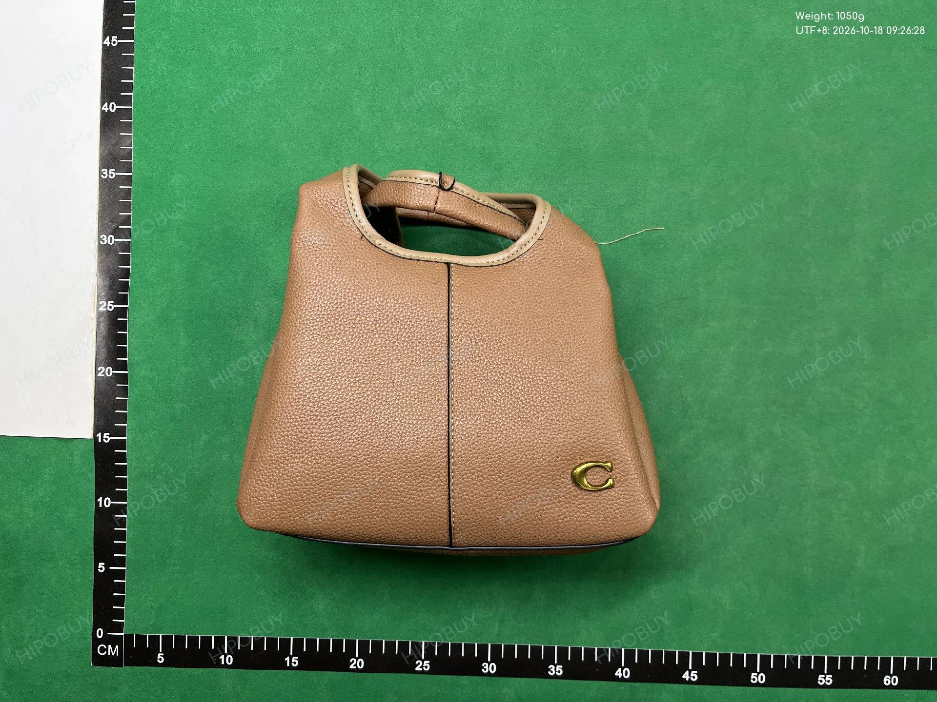 Foto QC 3 de Coach Lana Shoulder Bag 23 Brown Suede