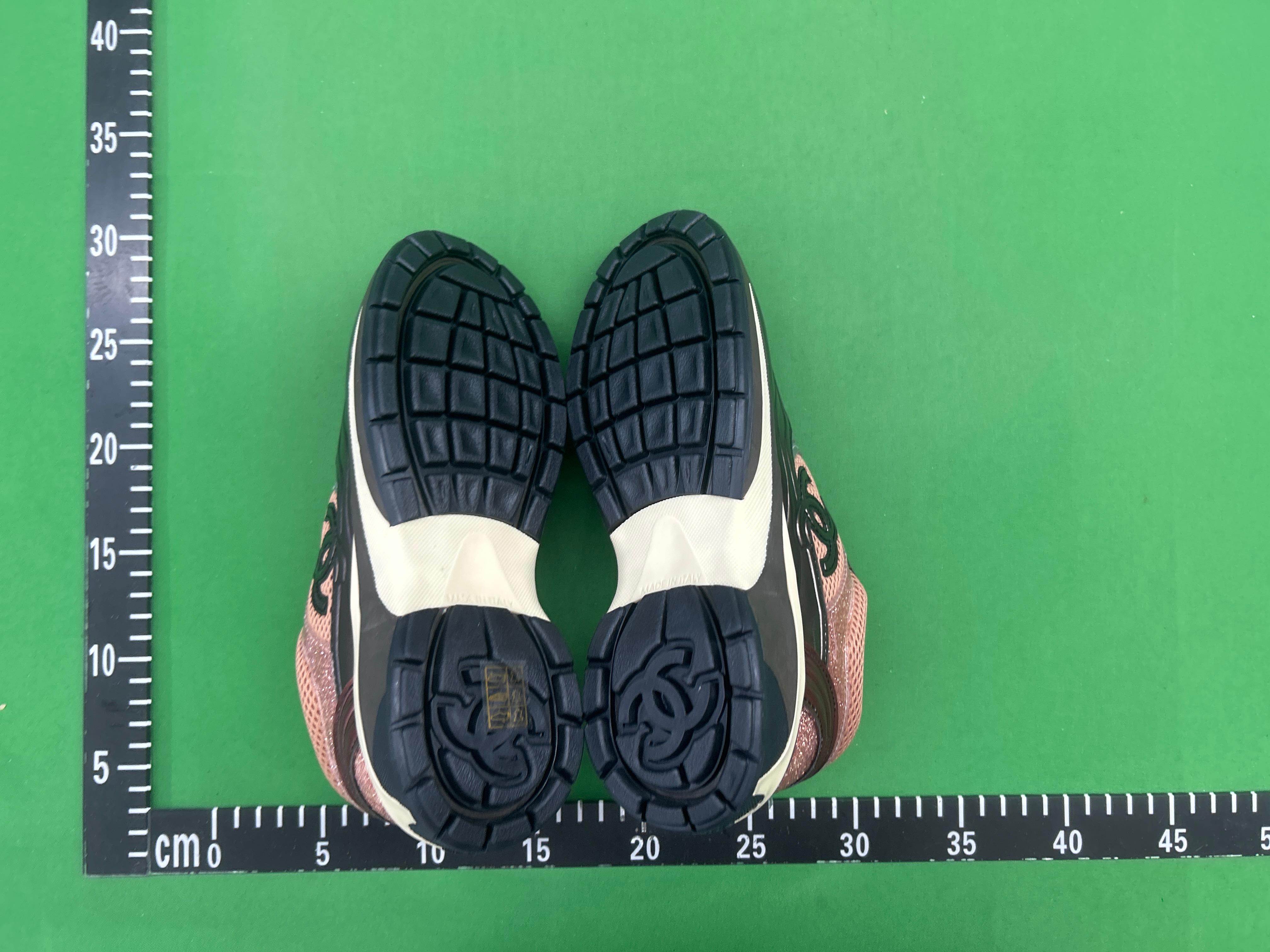 Foto QC 8 de Chanel Runner Low White