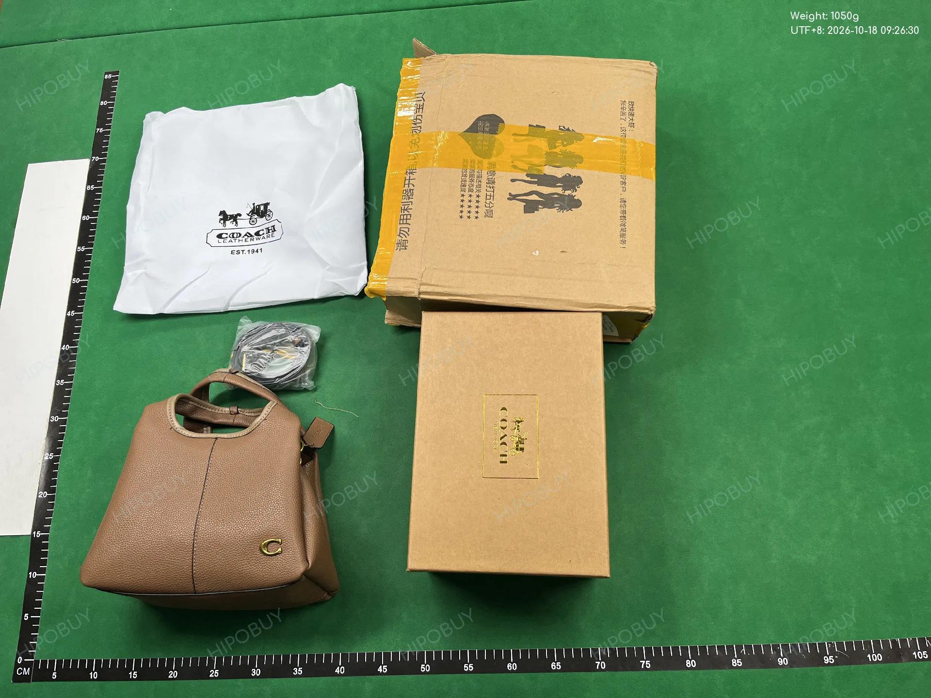 Foto QC 5 de Coach Lana Shoulder Bag 23 Brown Suede