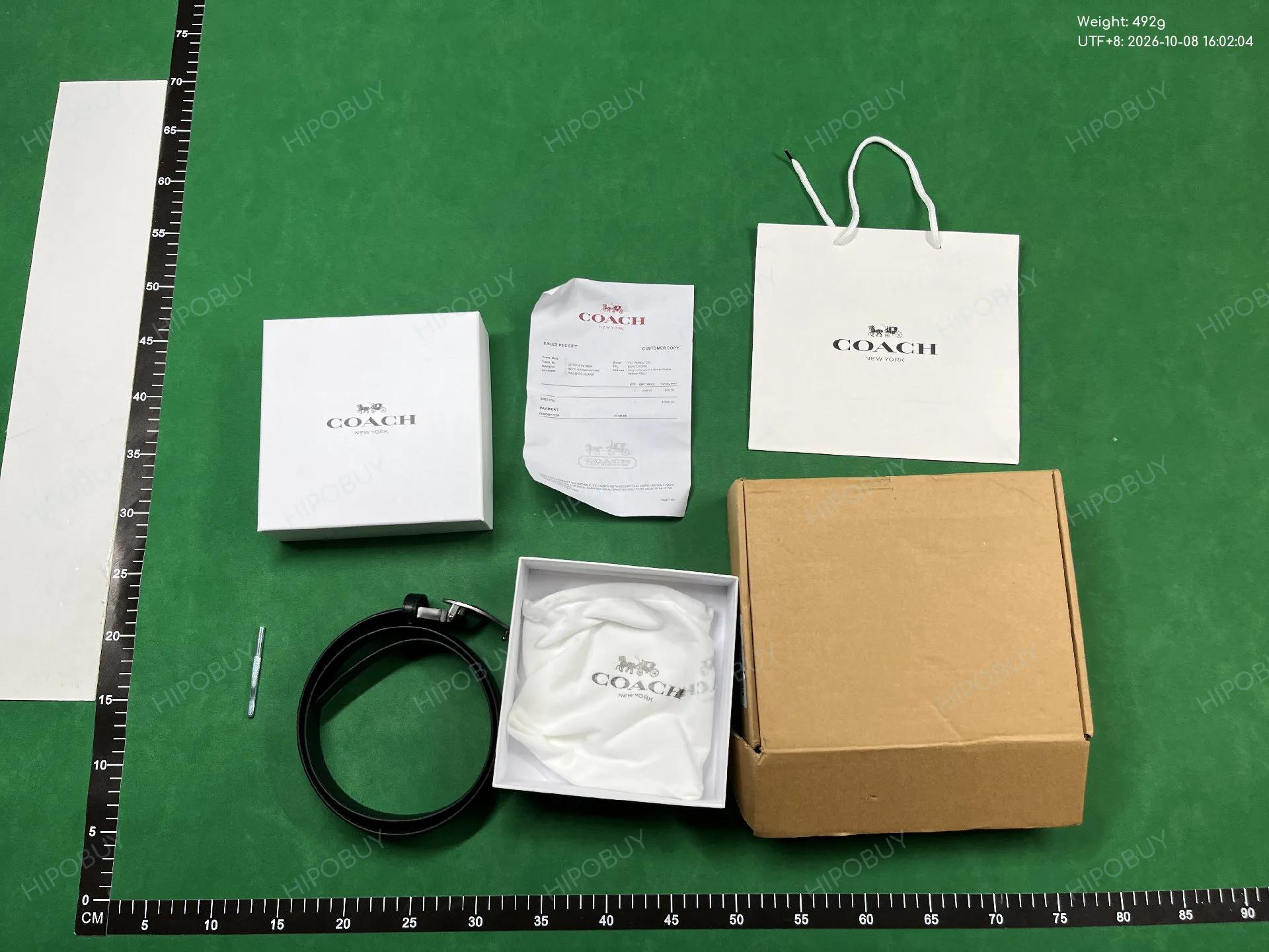 Foto QC 8 de Coach Boxed Plaque and Sculpted C Cut-To-Size Reversible Belt Signature Canvas