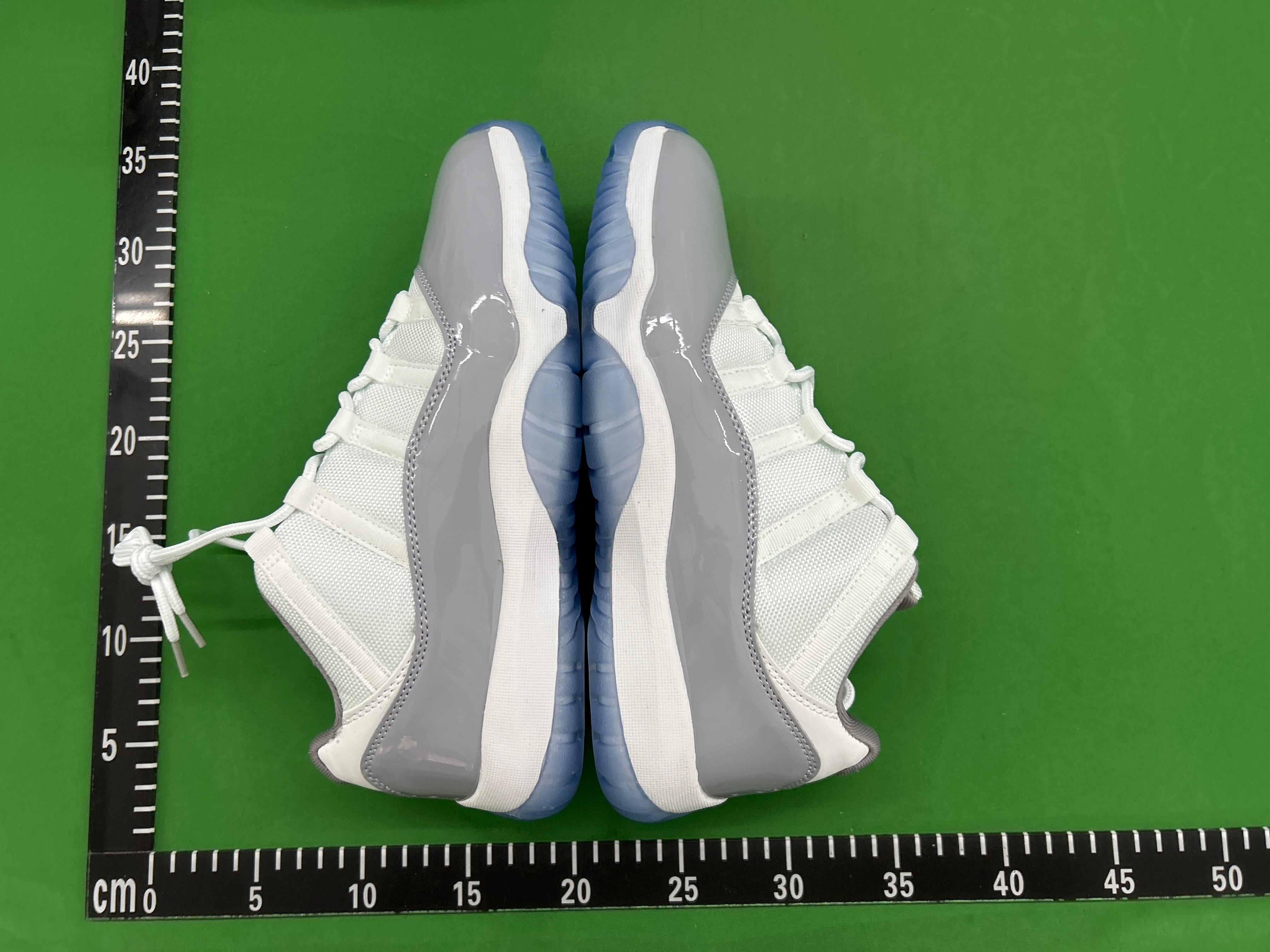Foto QC 8 de Jordan 11 Retro Low Bred 528895-012