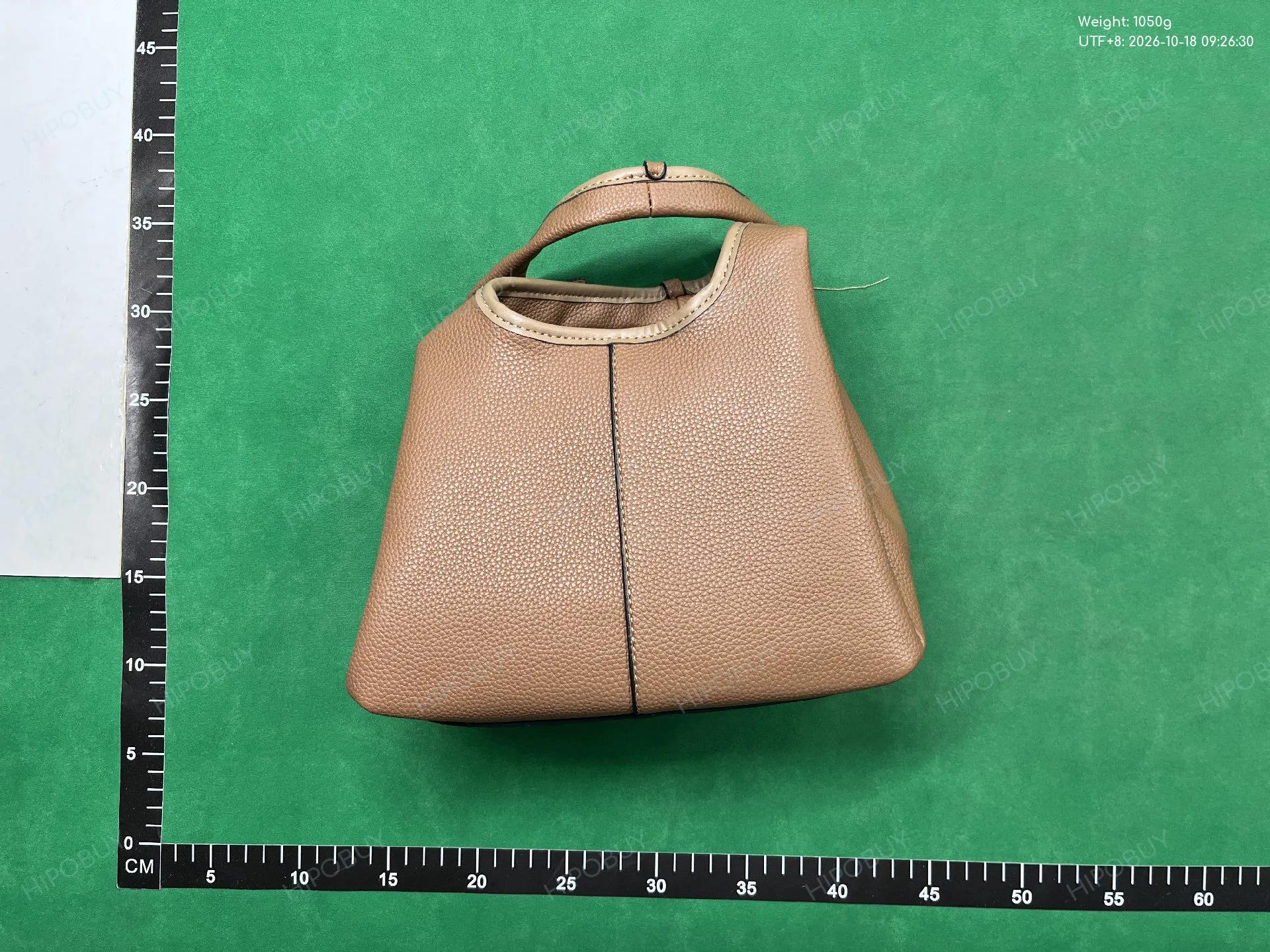 Foto QC 4 de Coach Lana Shoulder Bag 23 Brown Suede