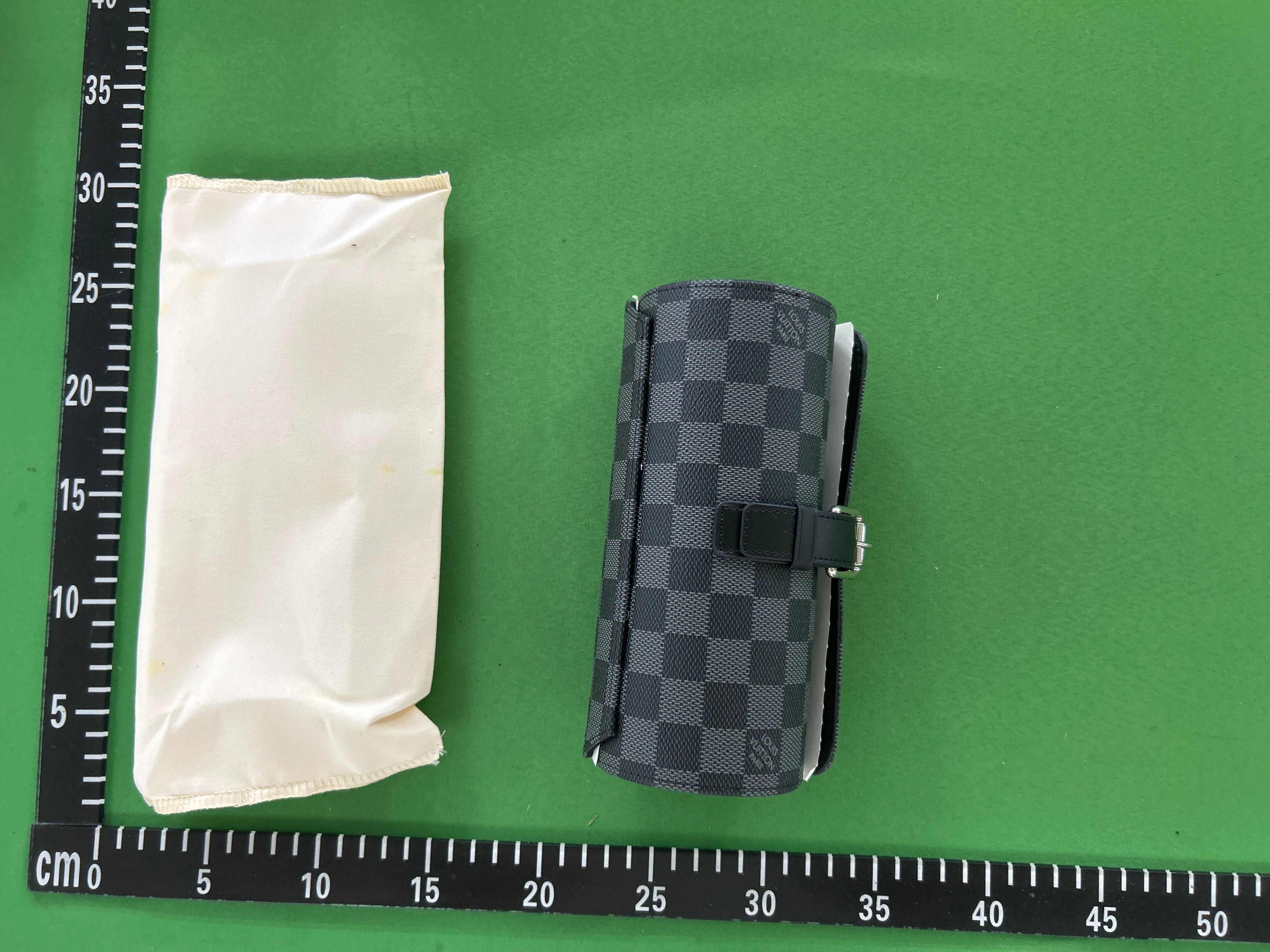 Foto QC 6 de Louis Vuitton Monogram Shadow Watch Case Black