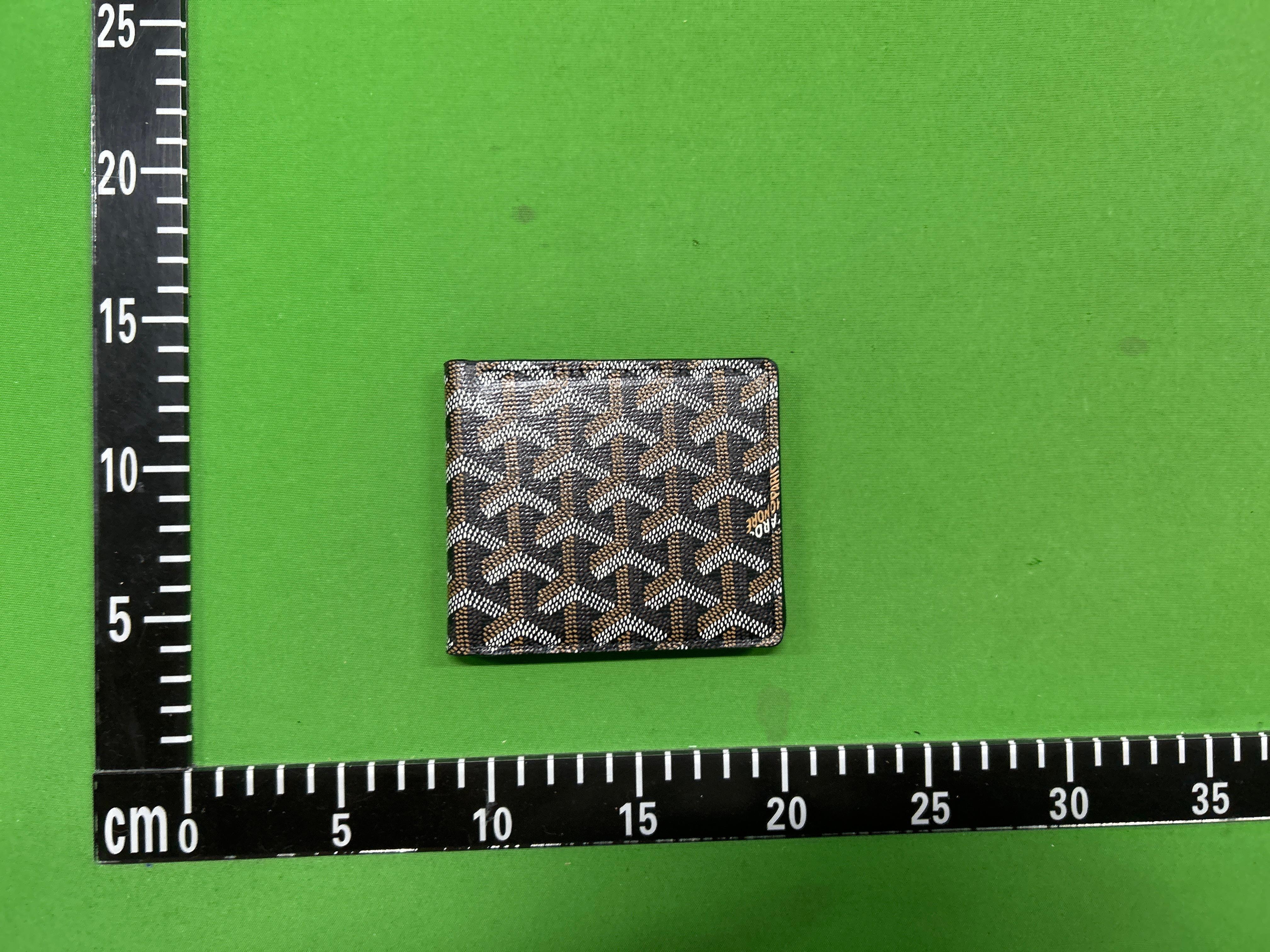 Foto QC 2 de Goyard Victoire Wallet Goyardine White