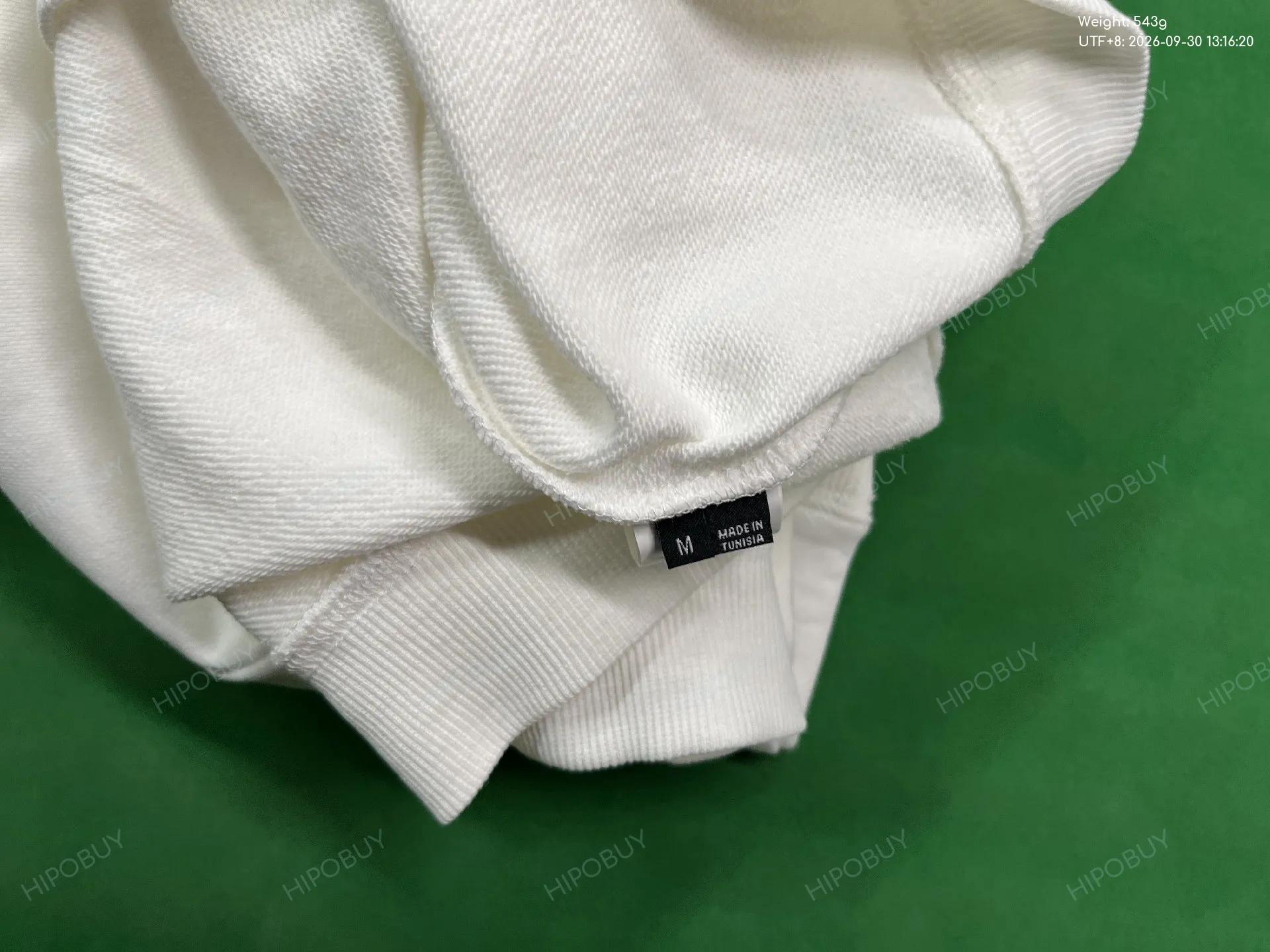 Foto QC 1 de Vivienne Westwood Orb Logo Spray Paint Crewneck Sweater White