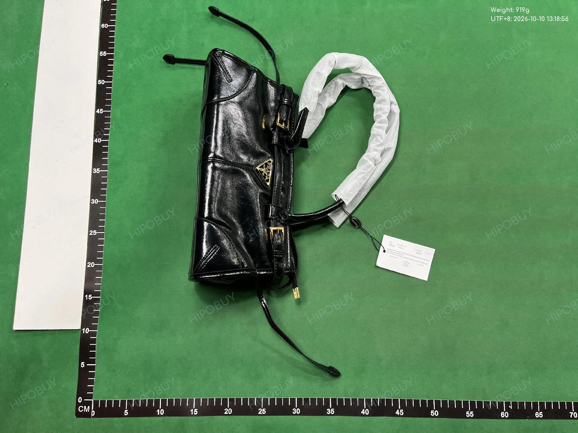 Foto QC 7 de Prada Medium Glossy Leather Shoulder Bag Dark Brown