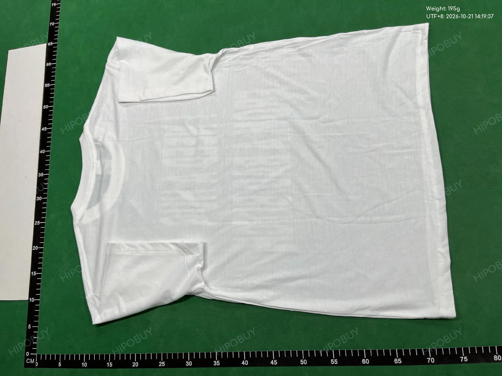 Foto QC 3 de Other T-shirt I Need A Hug From A Bad Bitch White