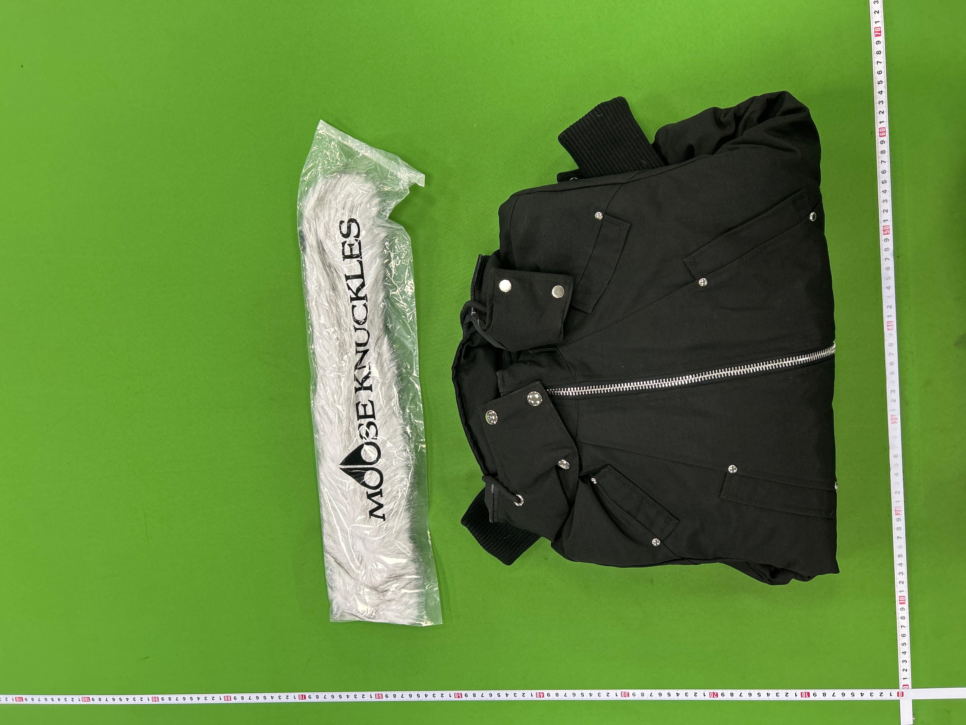Foto QC 5 de Moose Knuckles Bomber Down Jacket Silver Fox Black