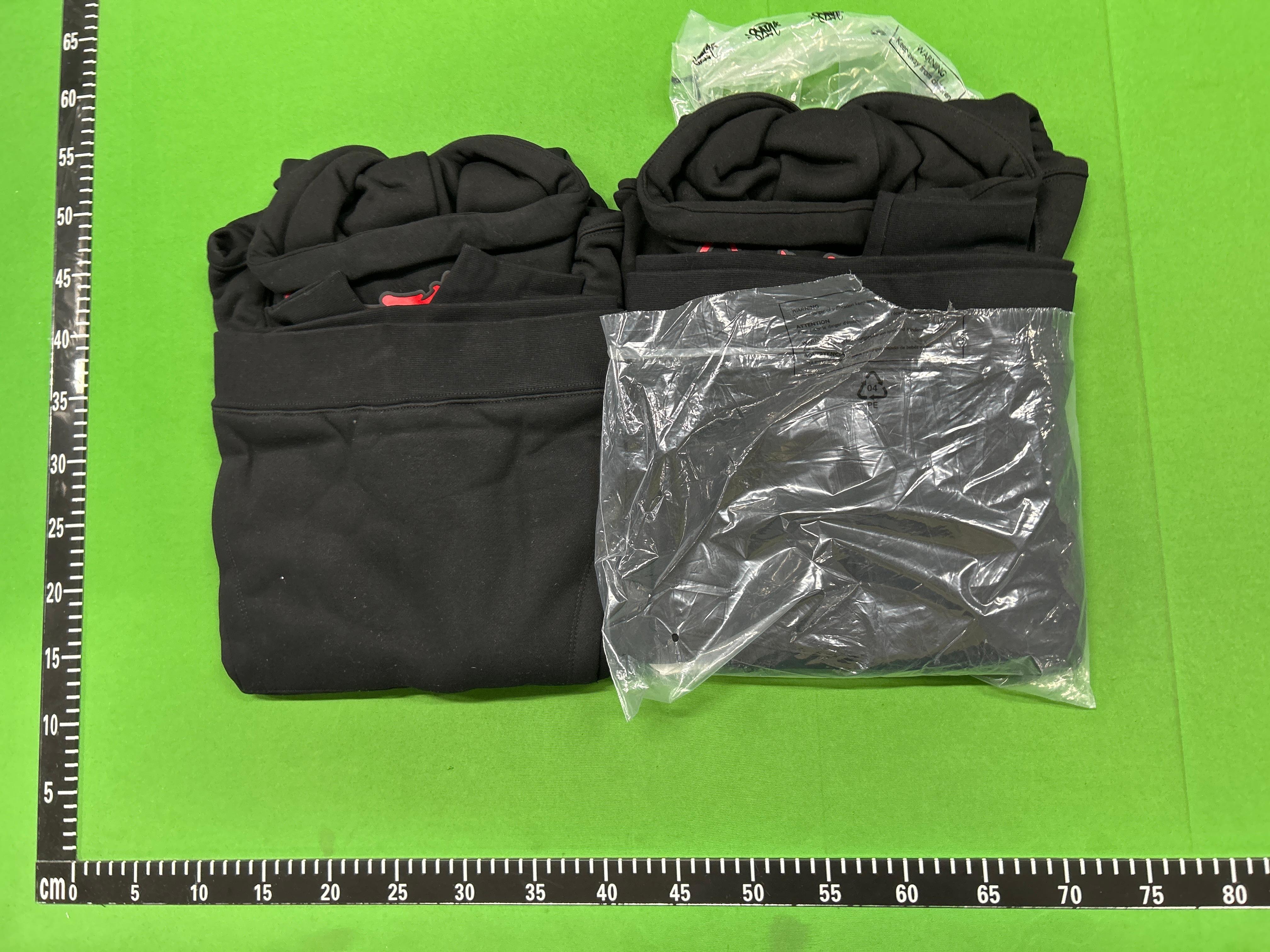 Foto QC 1 de Syna Crewneck Sweater Logo Black