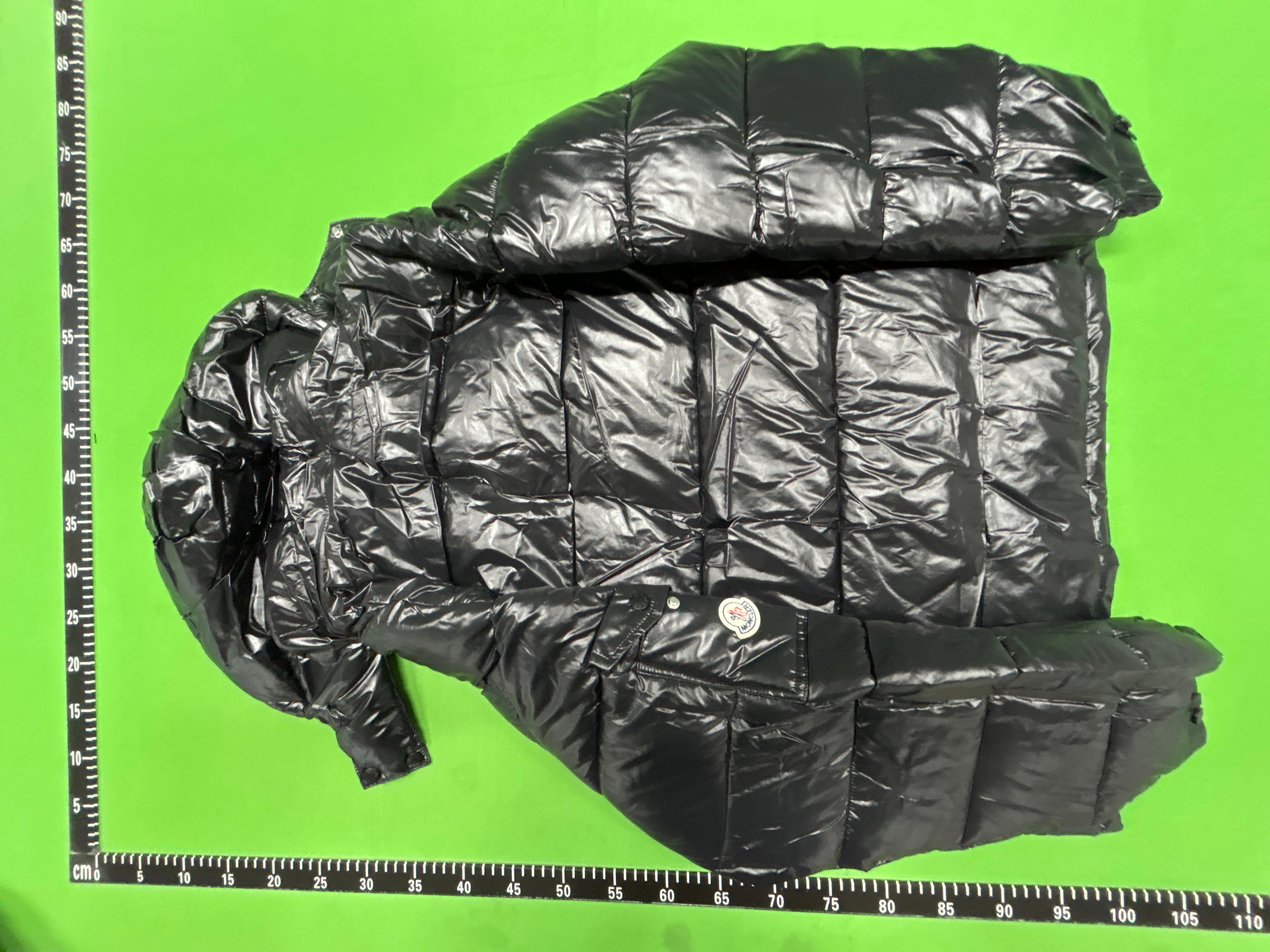 Foto QC 8 de Moncler Maya Hooded Down Jacket Black