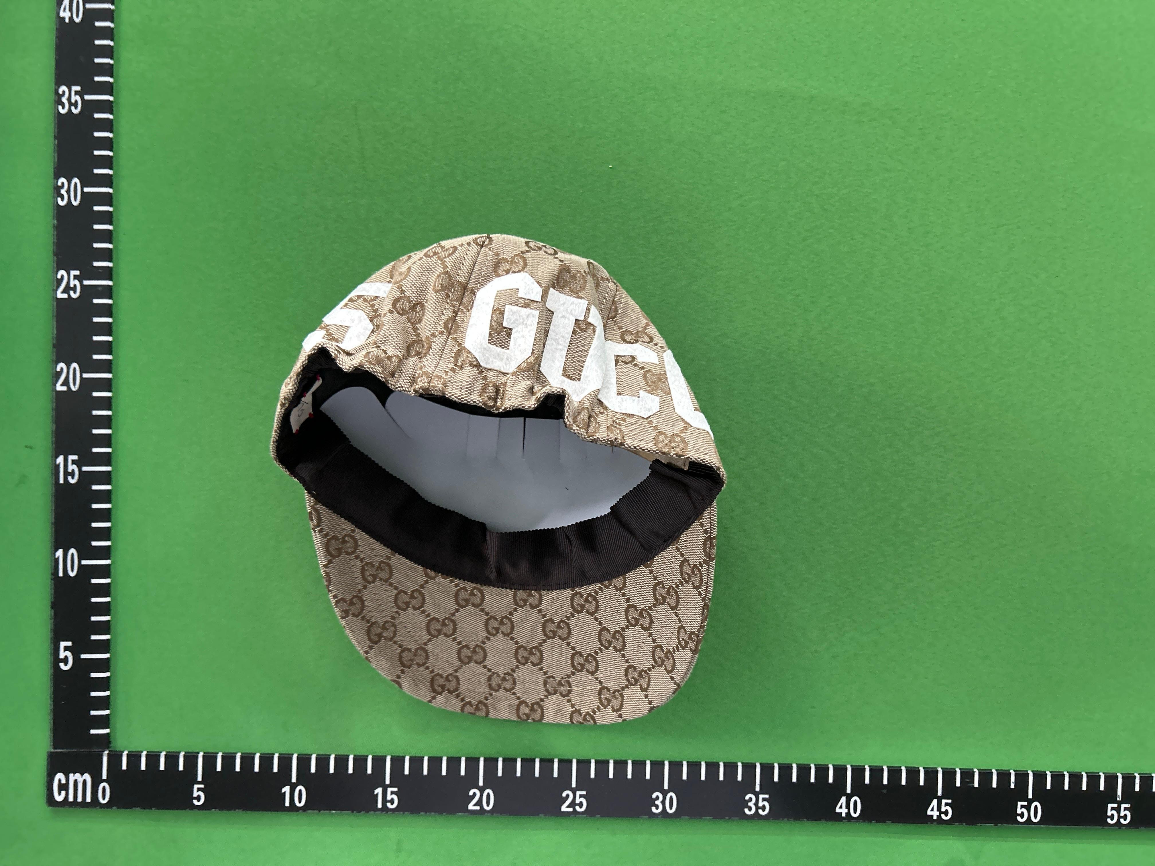 Foto QC 4 de Gucci GG Supreme 25 Baseball Cap Beige