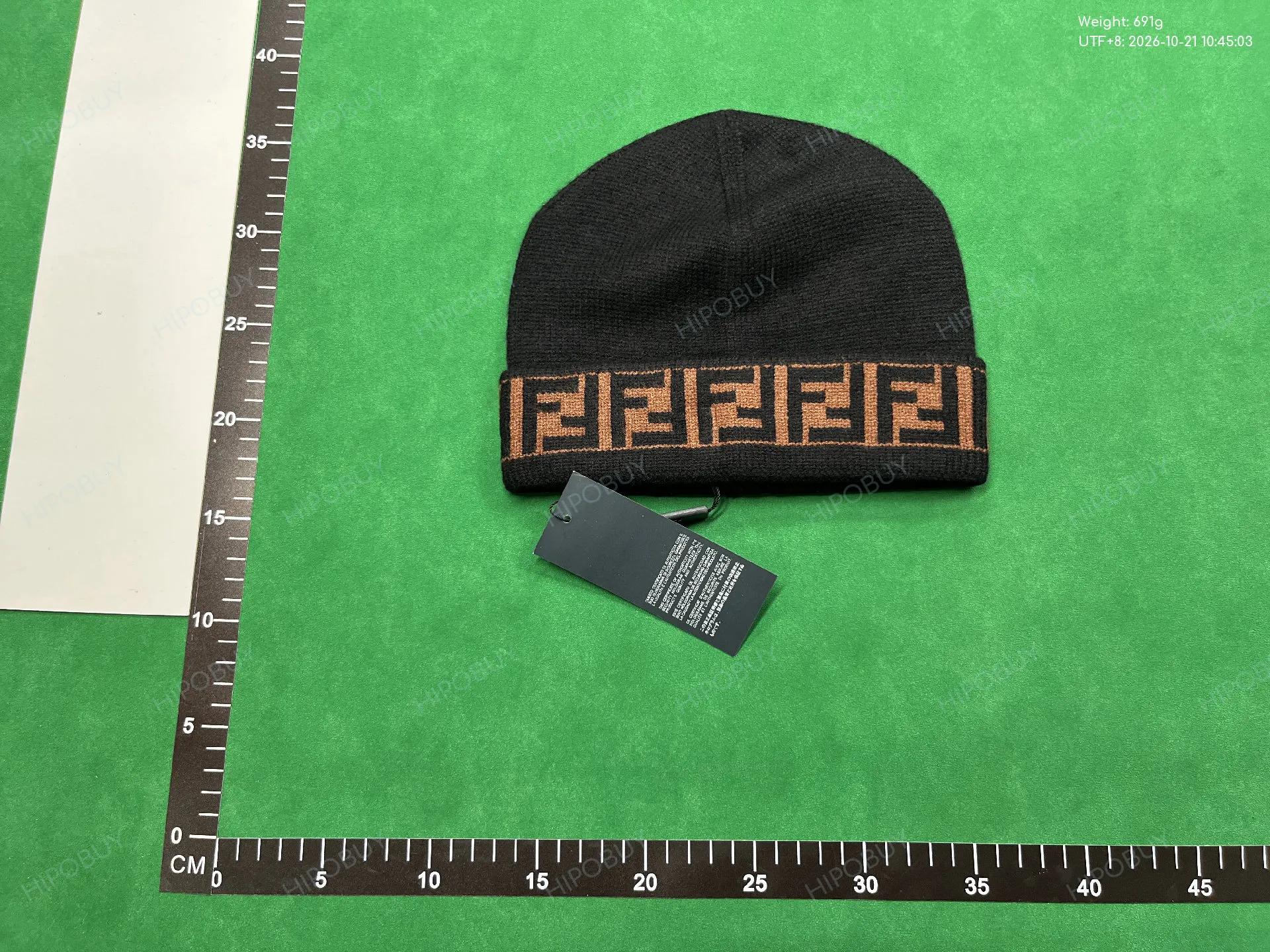 Foto QC 5 de Fendi FF Motif Beanie Grey