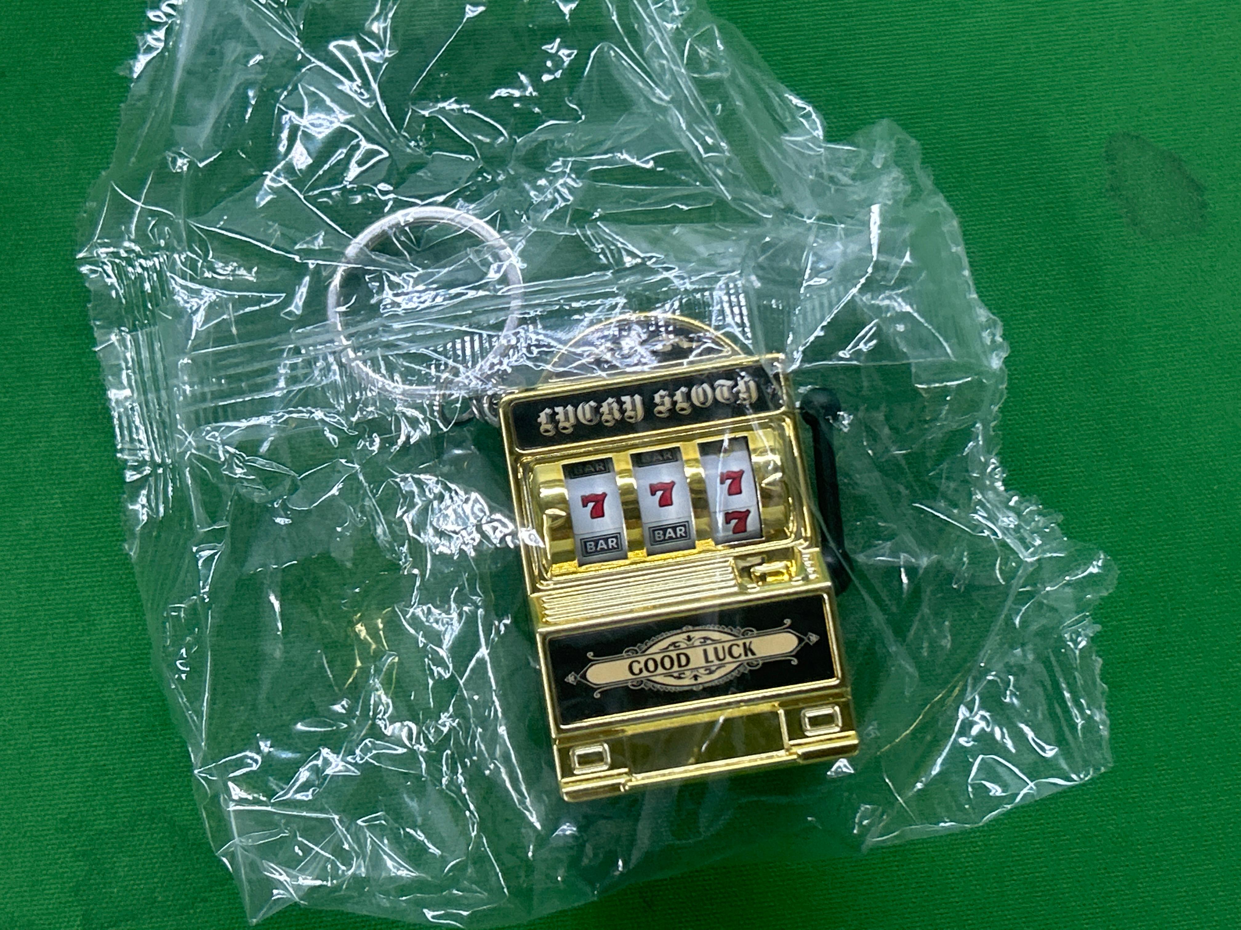 Foto QC 4 de Other Lucky Slot Machine Keychain Gold