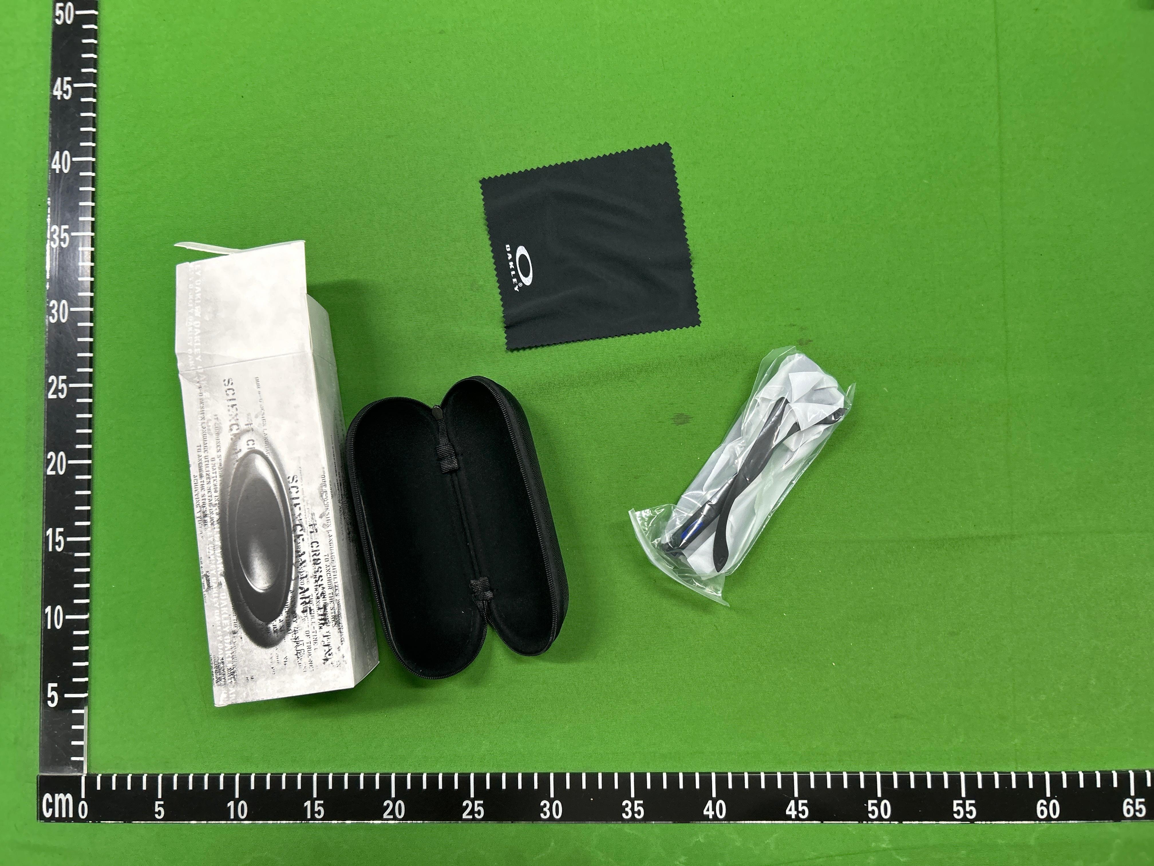 Foto QC 1 de Oakley Holbrook Plastic Sunglasses Clear Orange (9102)