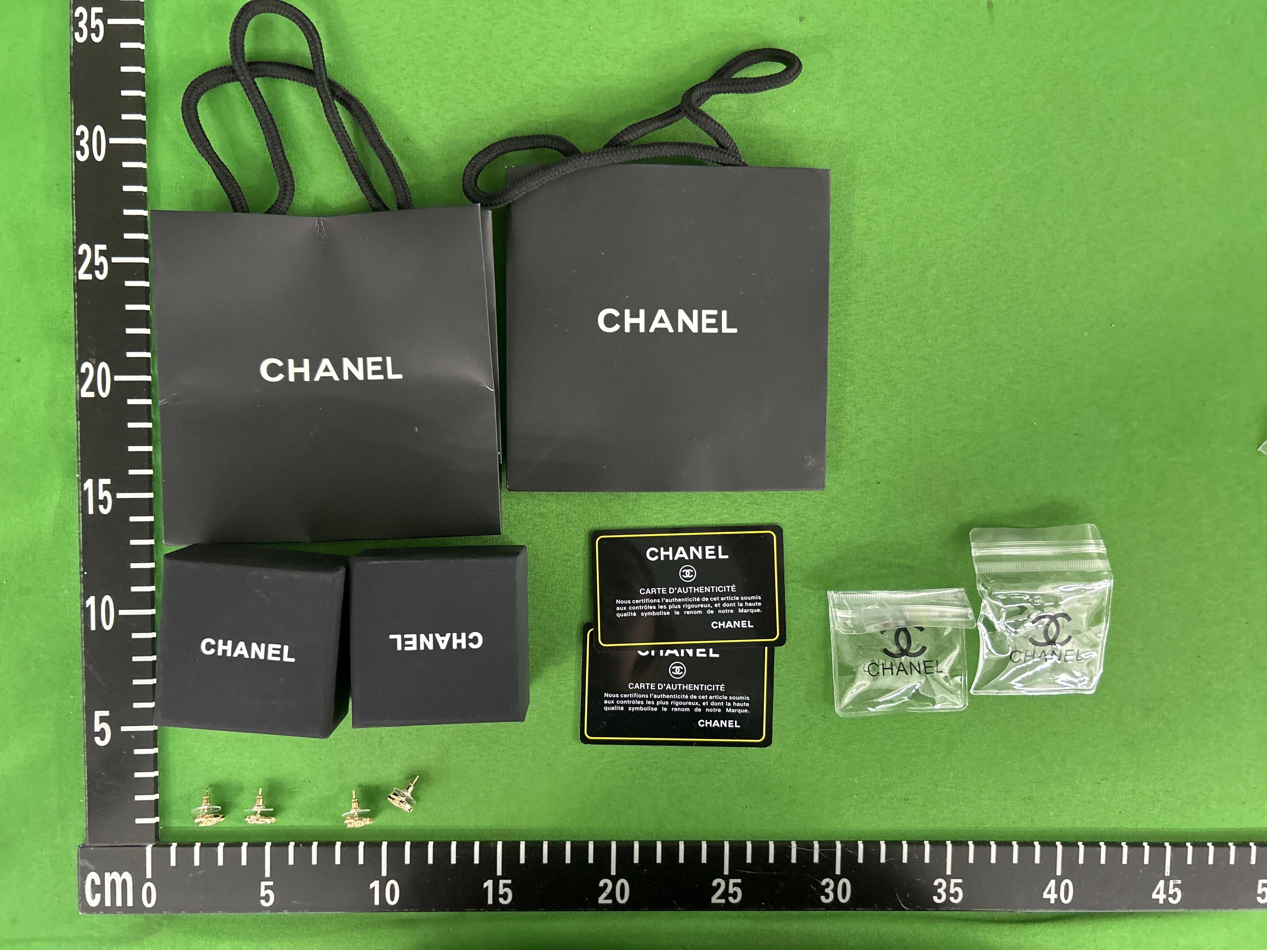 Foto QC 1 de Chanel Earrings Metal Strass Gold