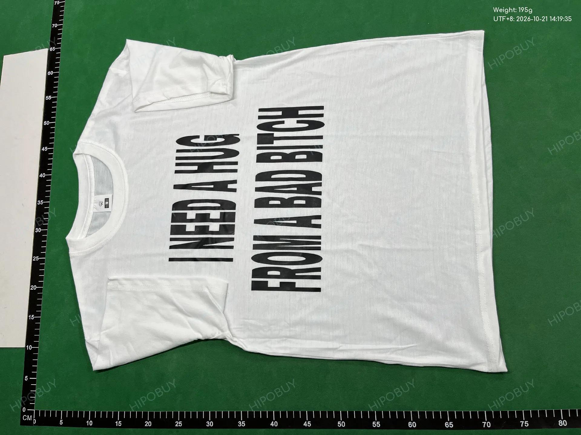 Foto QC 2 de Other T-shirt I Need A Hug From A Bad Bitch White