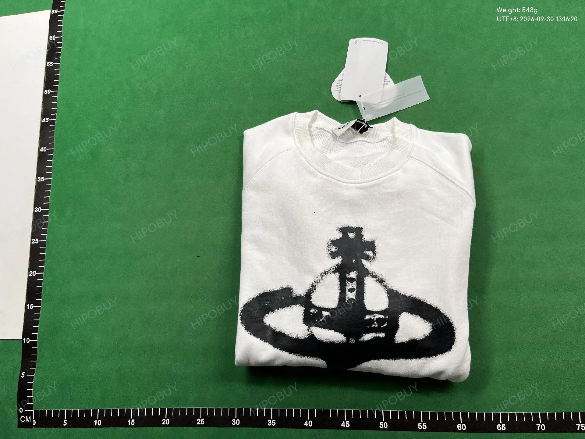 Foto QC 4 de Vivienne Westwood Orb Logo Spray Paint Crewneck Sweater White