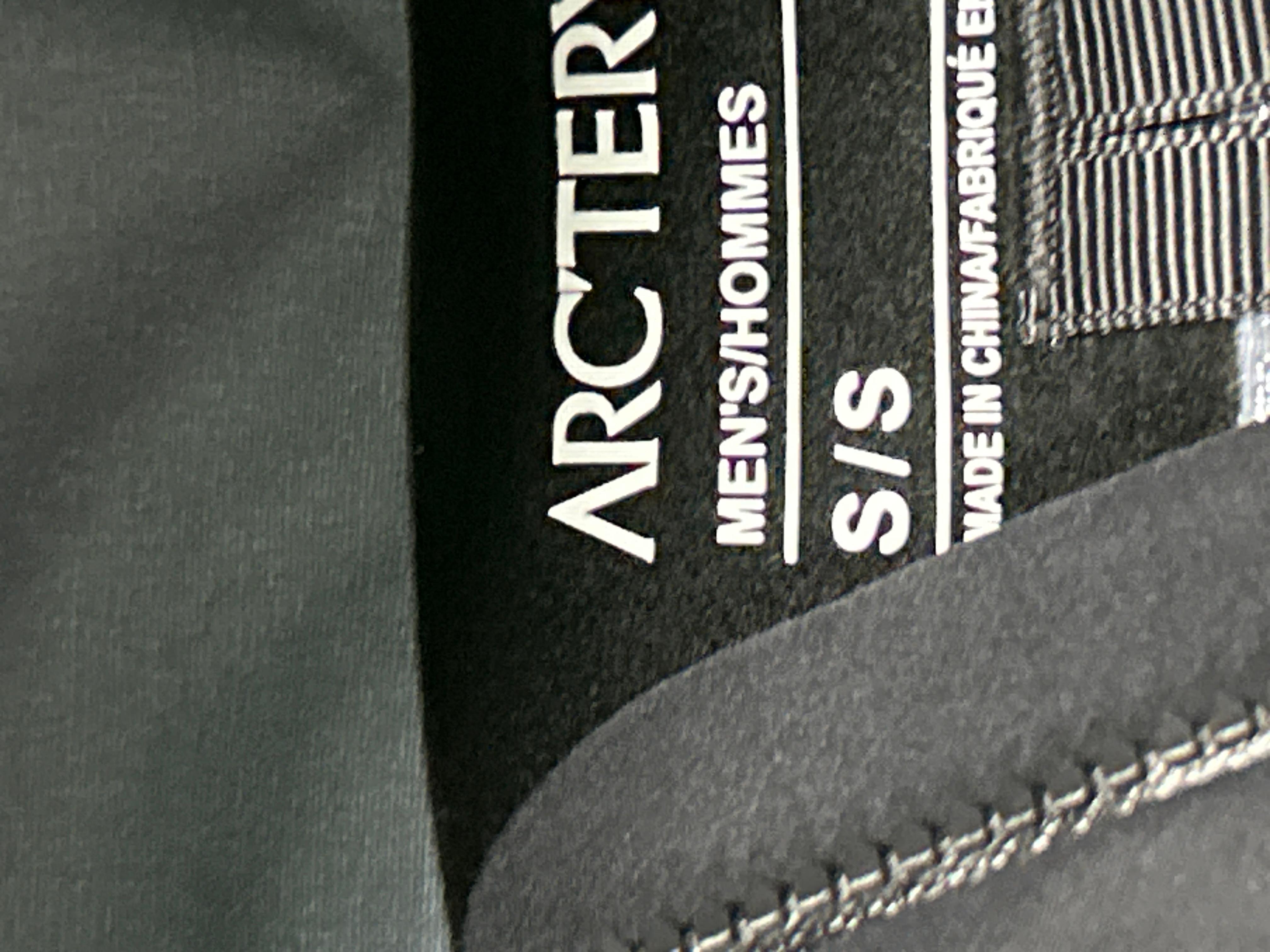 Foto QC 3 de Arc'teryx Squamish Hoody Jacket Windbreaker Black Sapphire