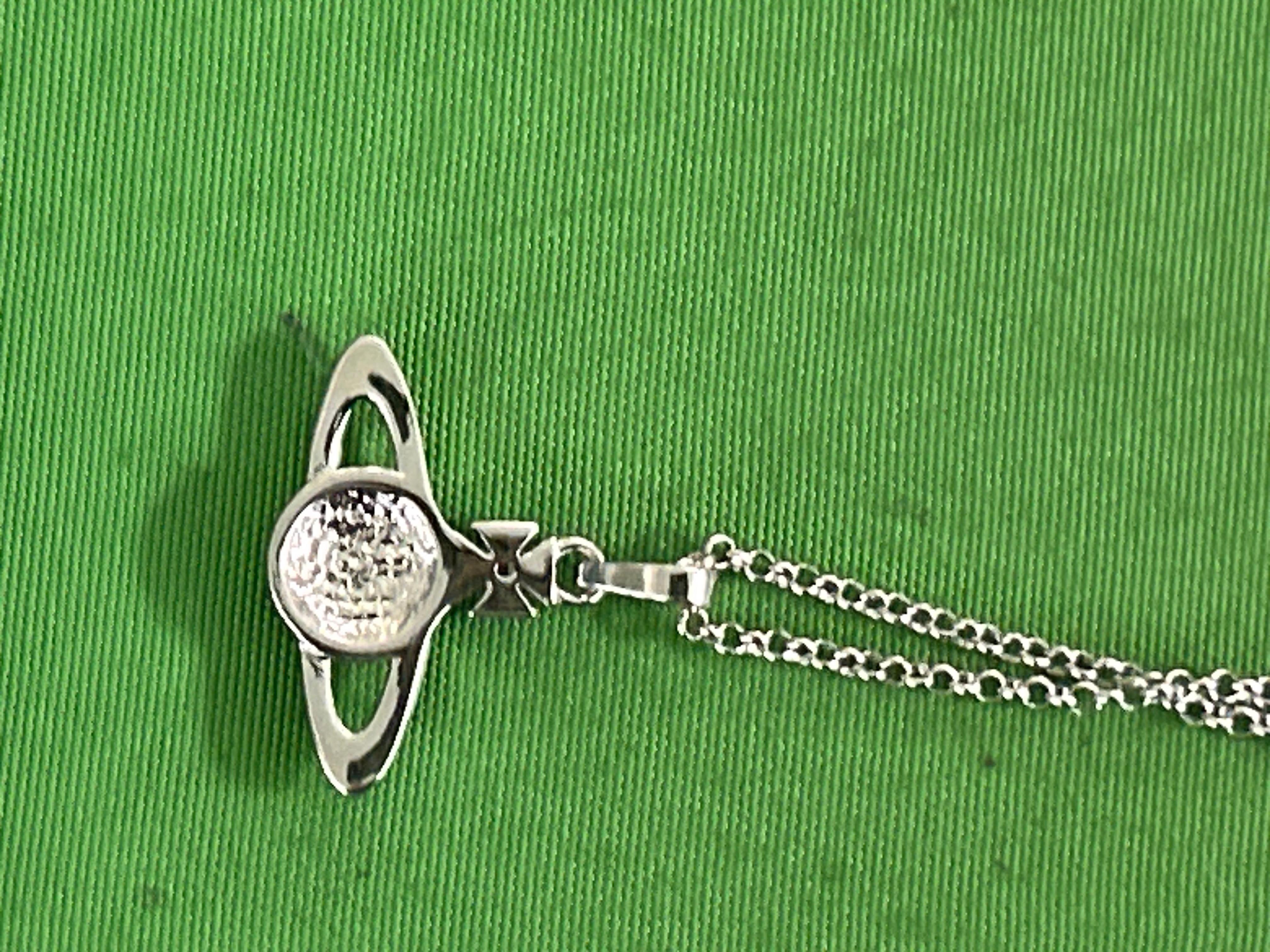 Foto QC 8 de Vivienne Westwood Orb Necklace Metal Crystal Silver