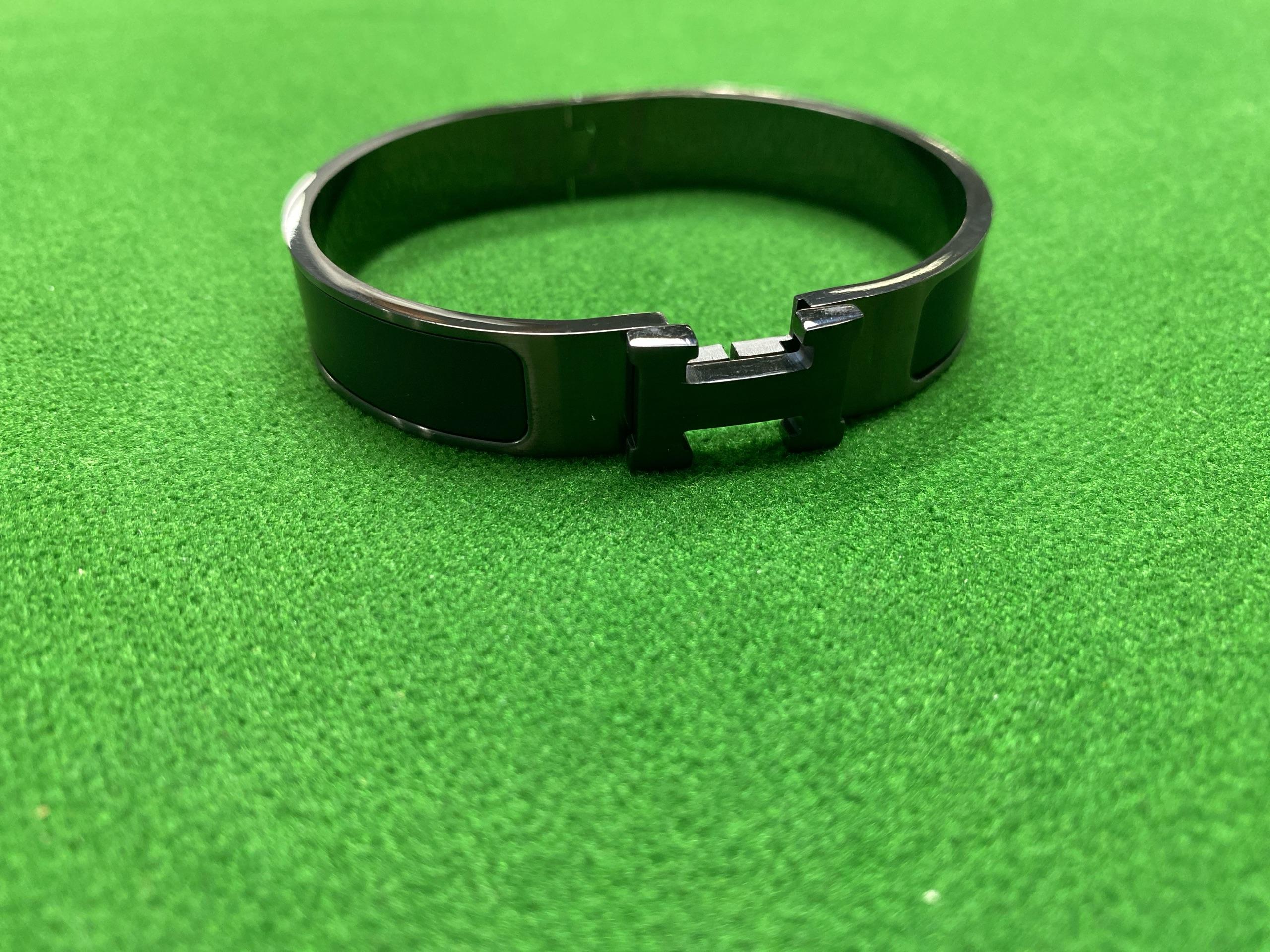 Foto QC 2 de Hermes Clic HH Bracelet Metal Black