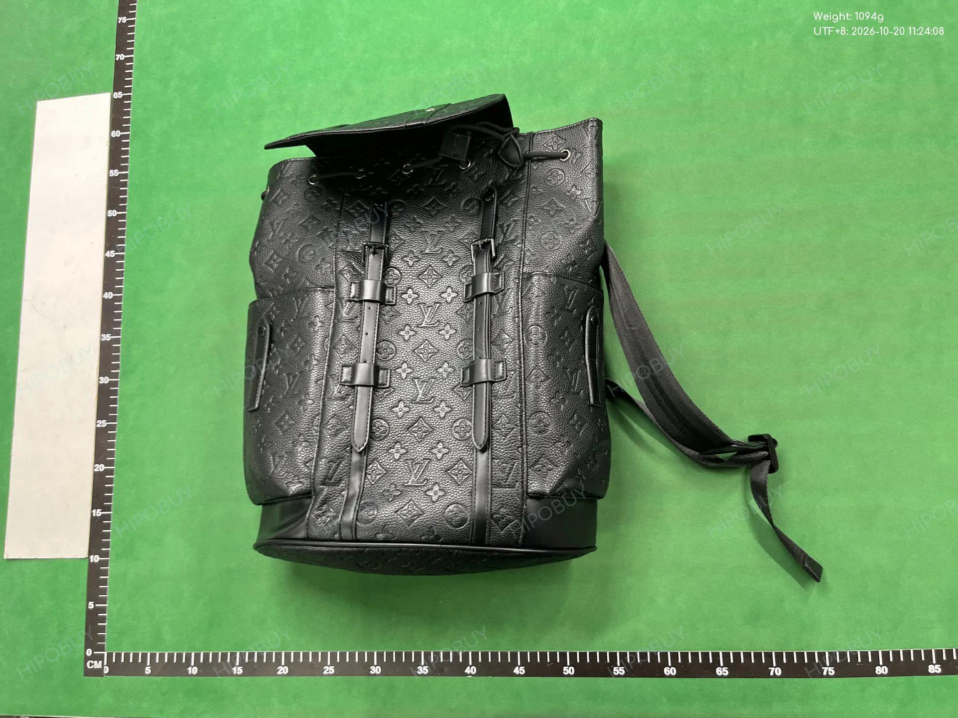 Foto QC 1 de Louis Vuitton Christopher Backpack PM Black Monogram Shadow Leather