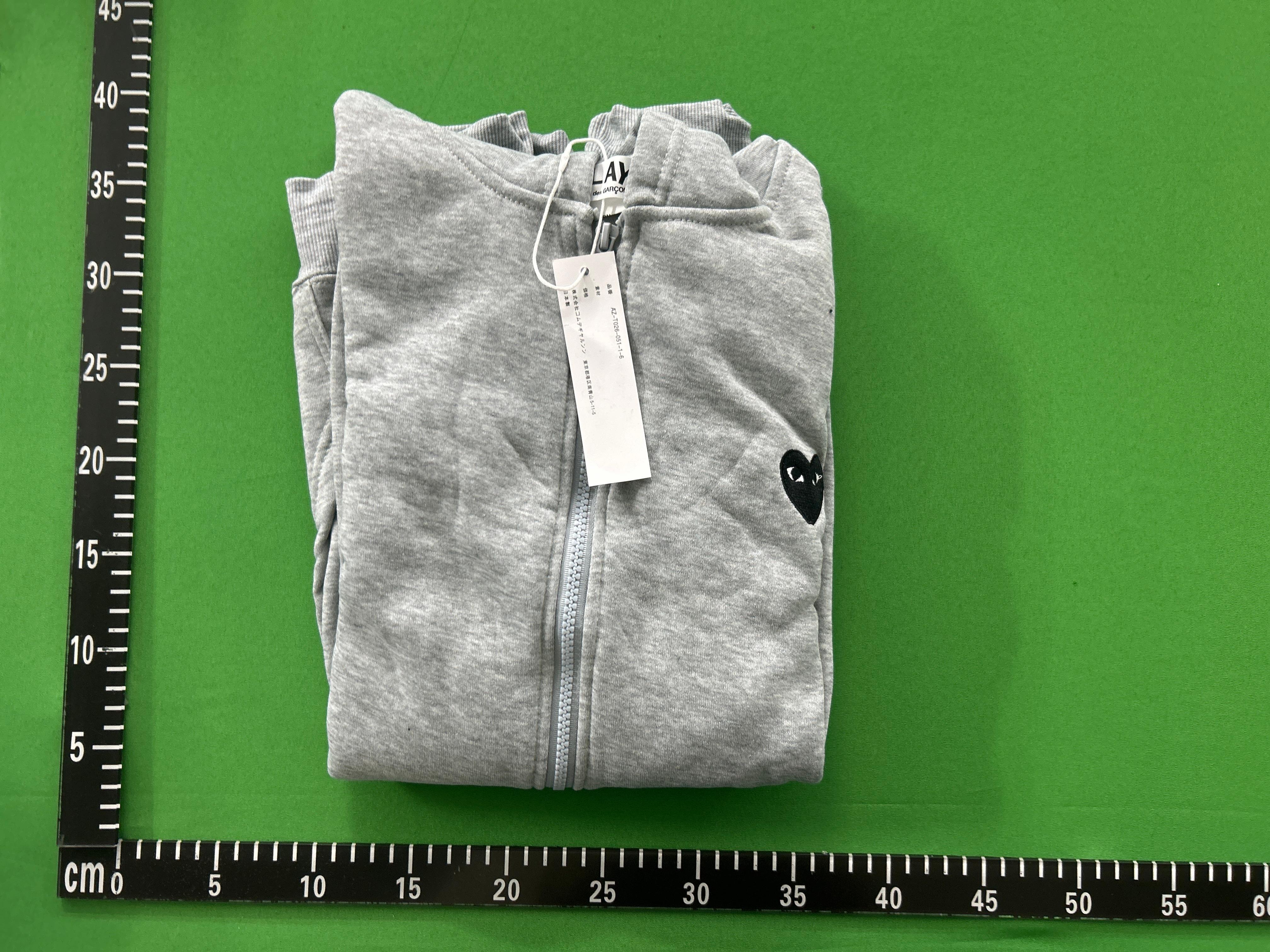 Foto QC 1 de Comme des Garçons PLAY Hoodie Black Heart Grey