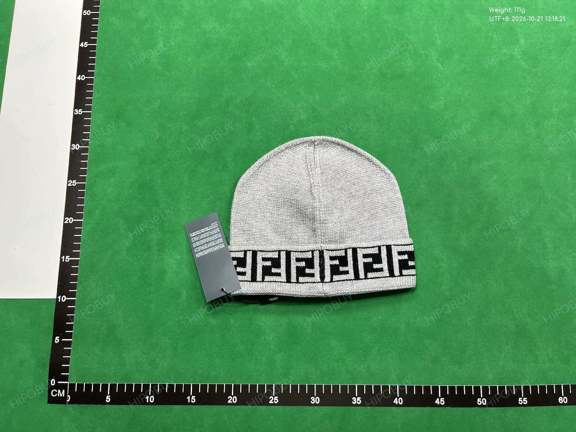 Foto QC 3 de Fendi FF Motif Beanie Grey