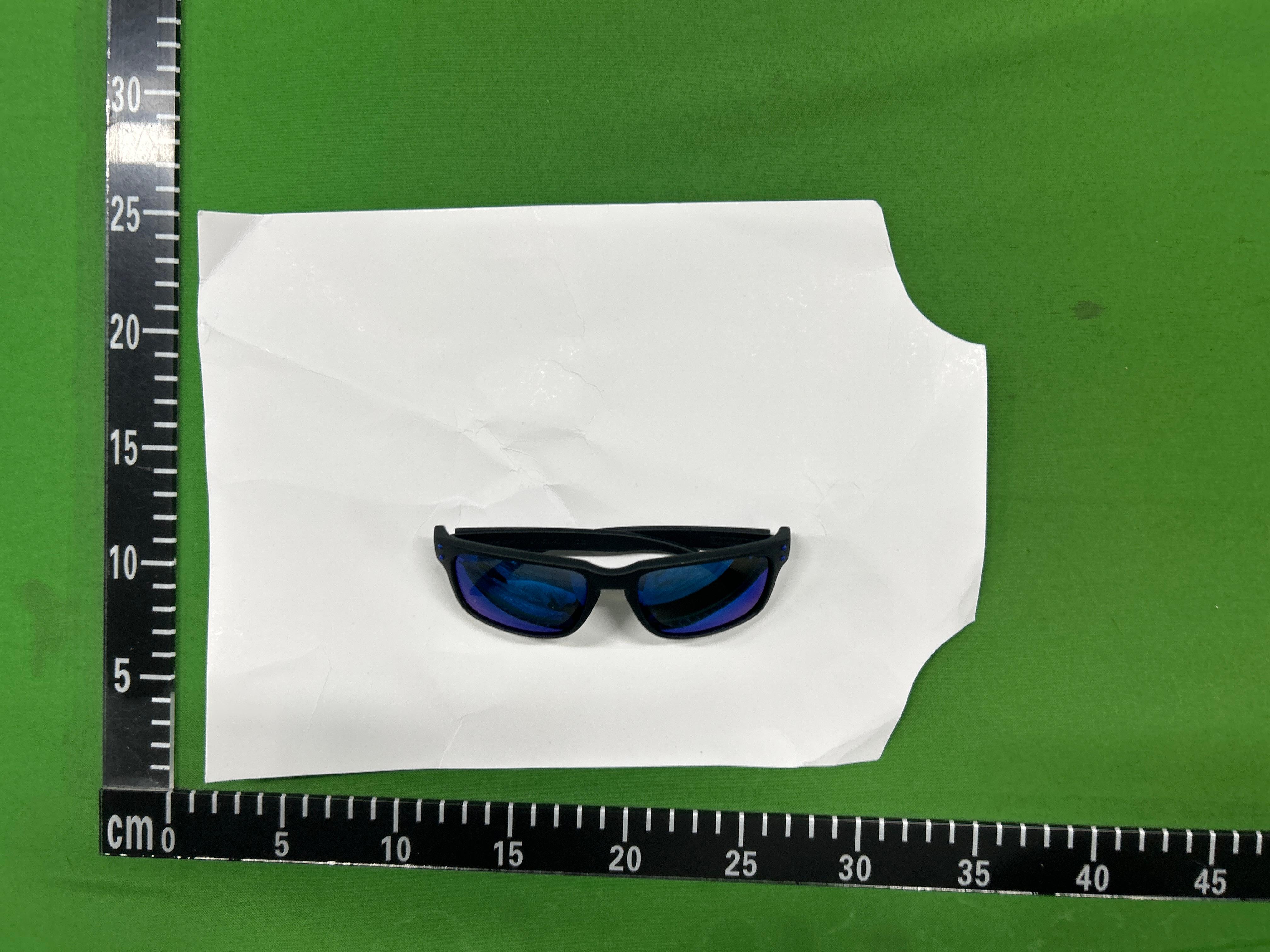 Foto QC 2 de Oakley Holbrook Plastic Sunglasses Clear Orange (9102)
