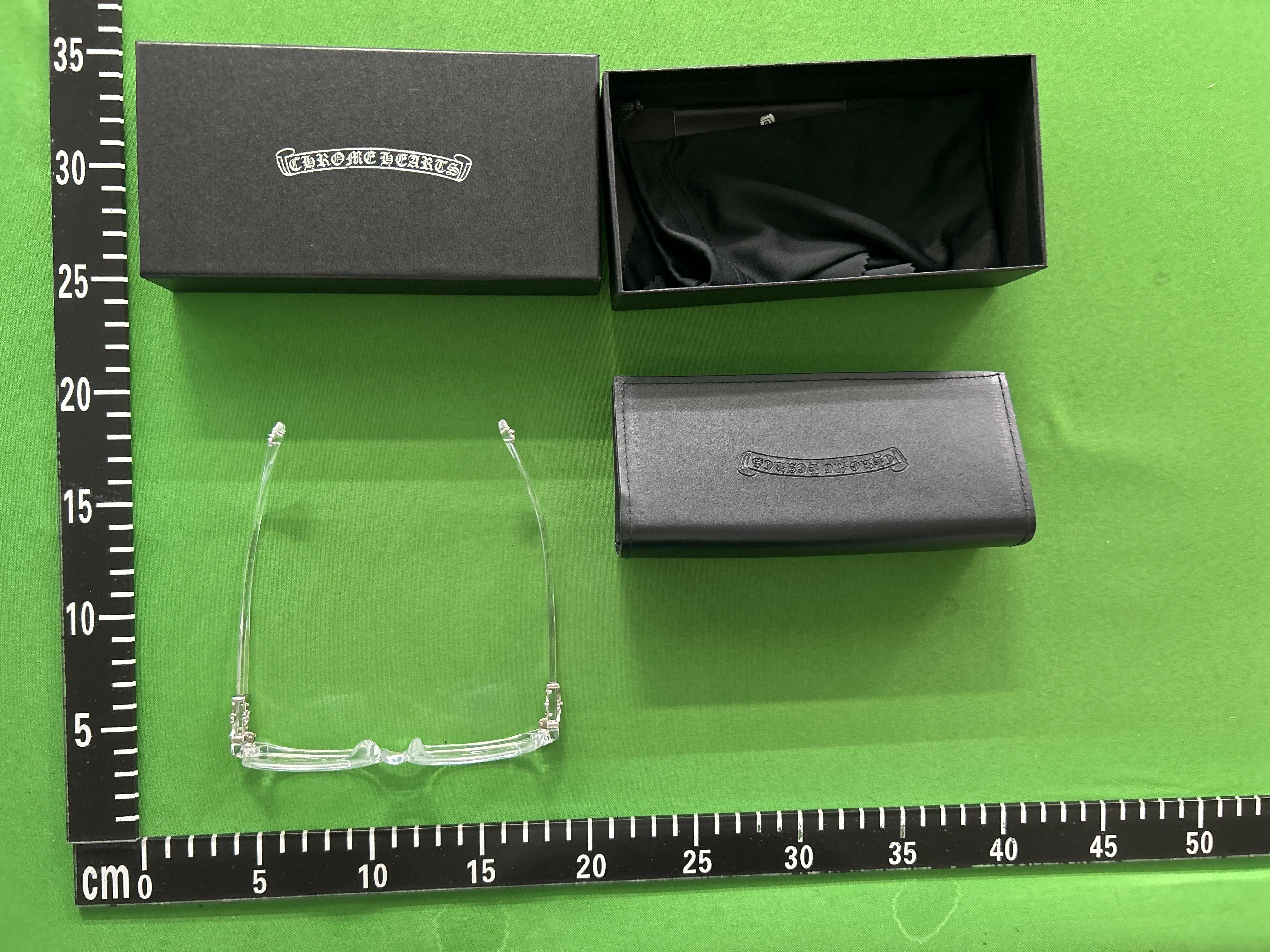 Foto QC 6 de Chrome Hearts Square-Frame Acetate Eyeglasses Clear (2273)