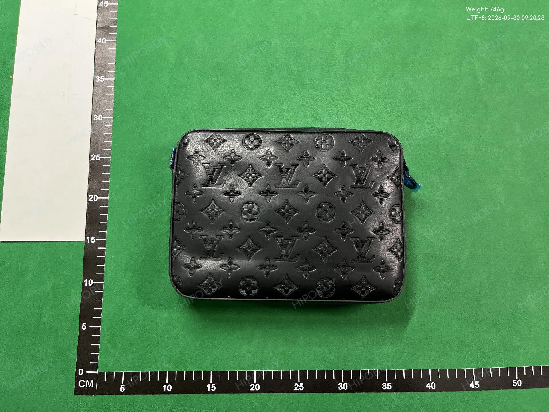Foto QC 8 de Louis Vuitton Trio Messenger Monogram Ink