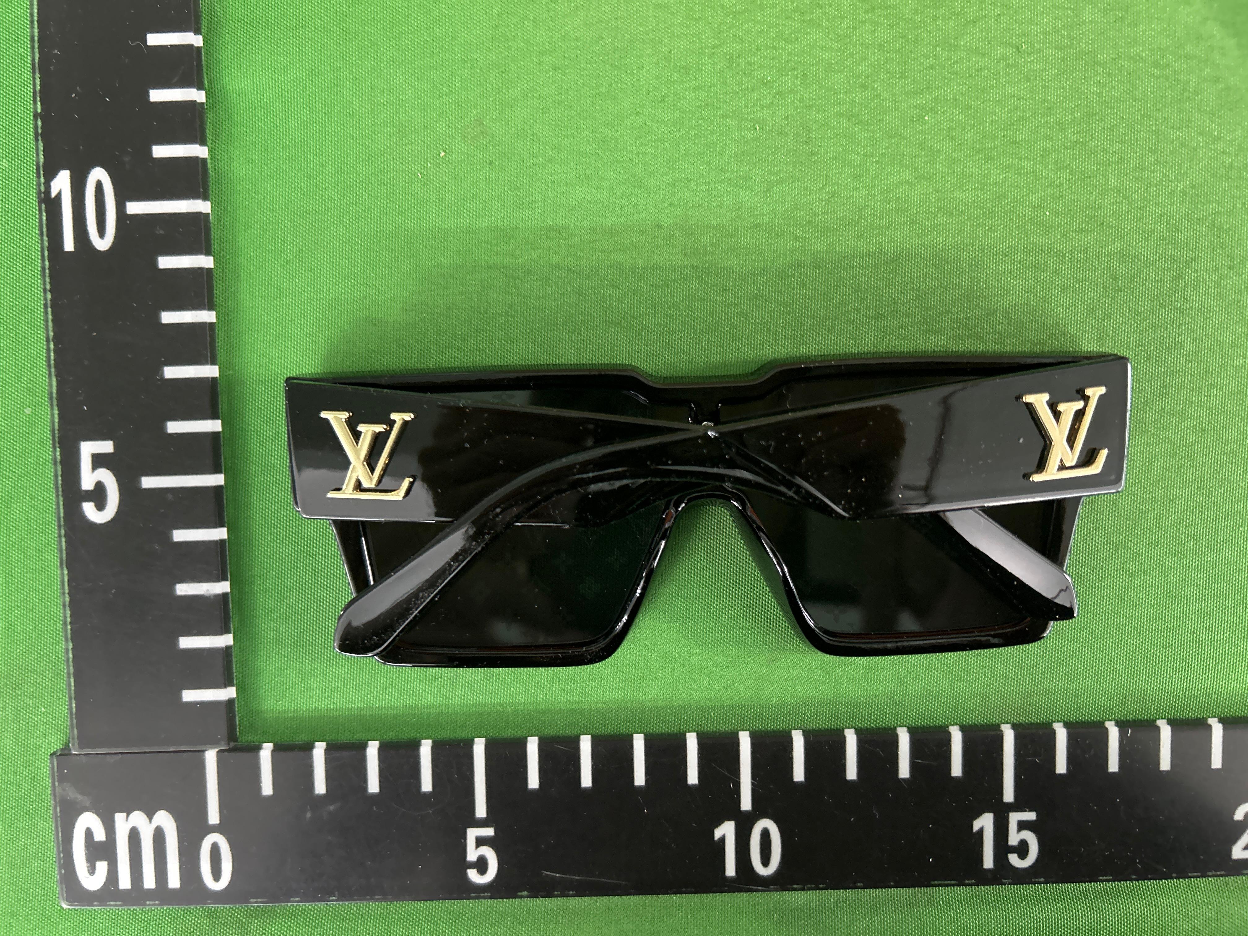 Foto QC 5 de Louis Vuitton Waimea Acetate Sunglasses Tortoise Grey Monogram (LX10)