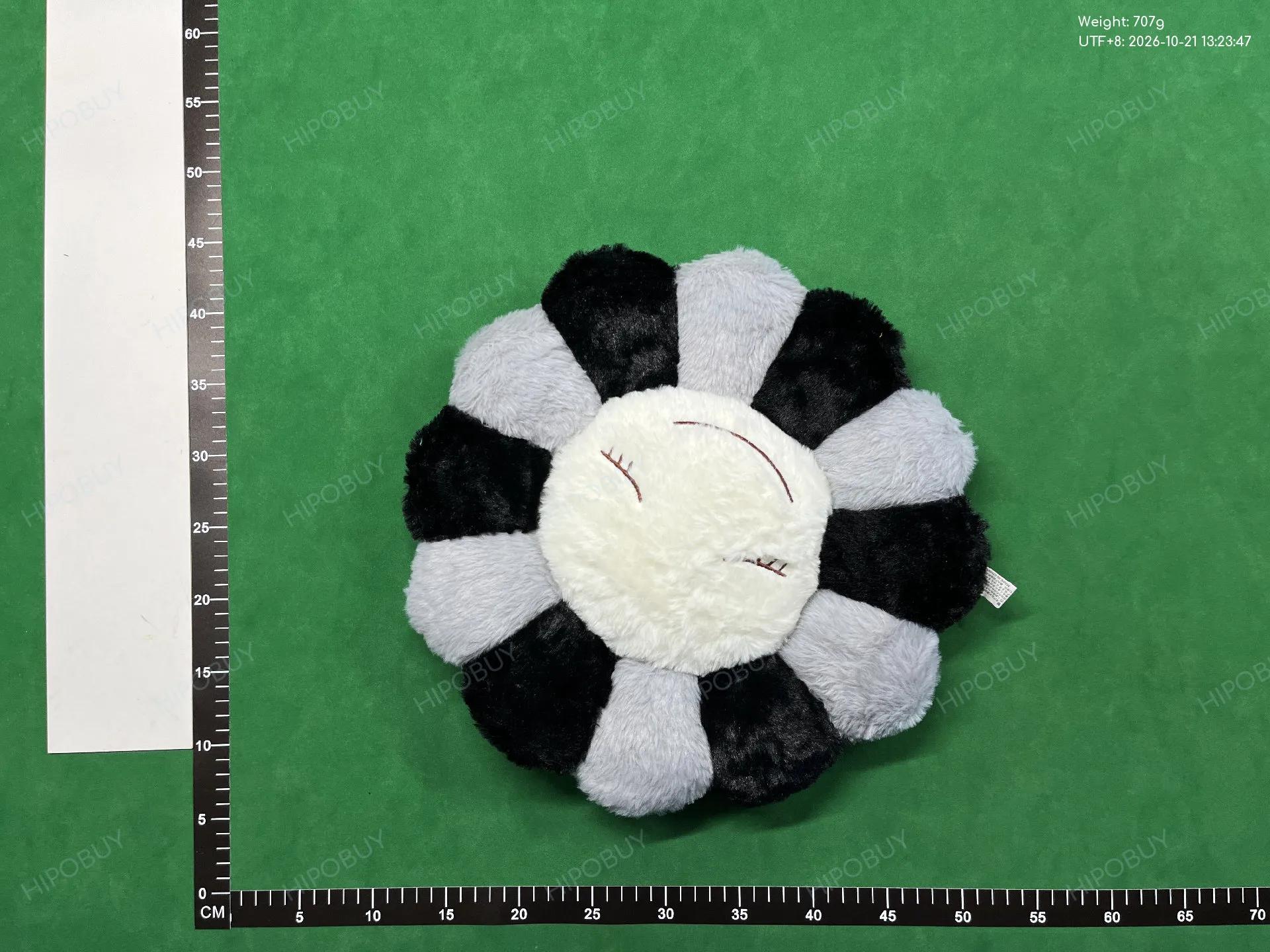 Foto QC 8 de Takashi Murakami Flower Cushion Black/White
