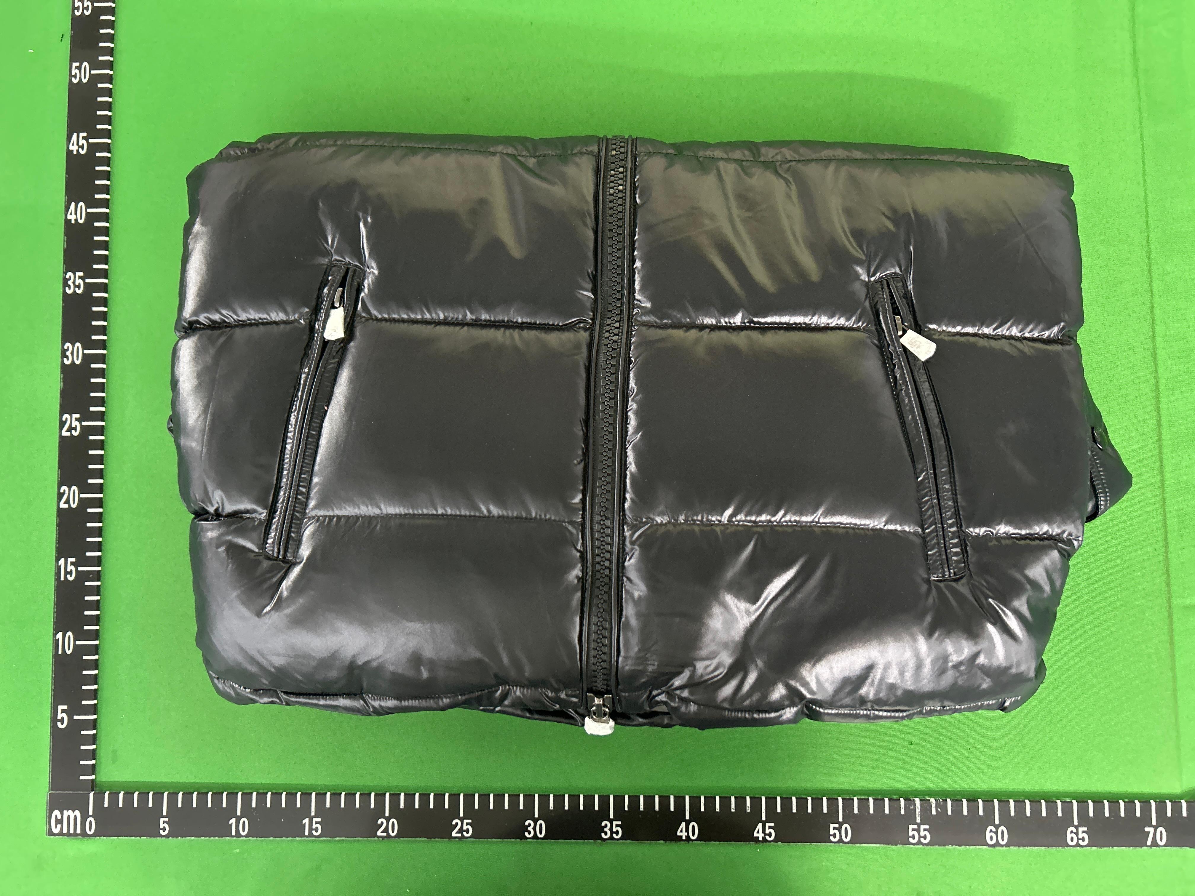 Foto QC 1 de Moncler Maya Hooded Down Jacket Black
