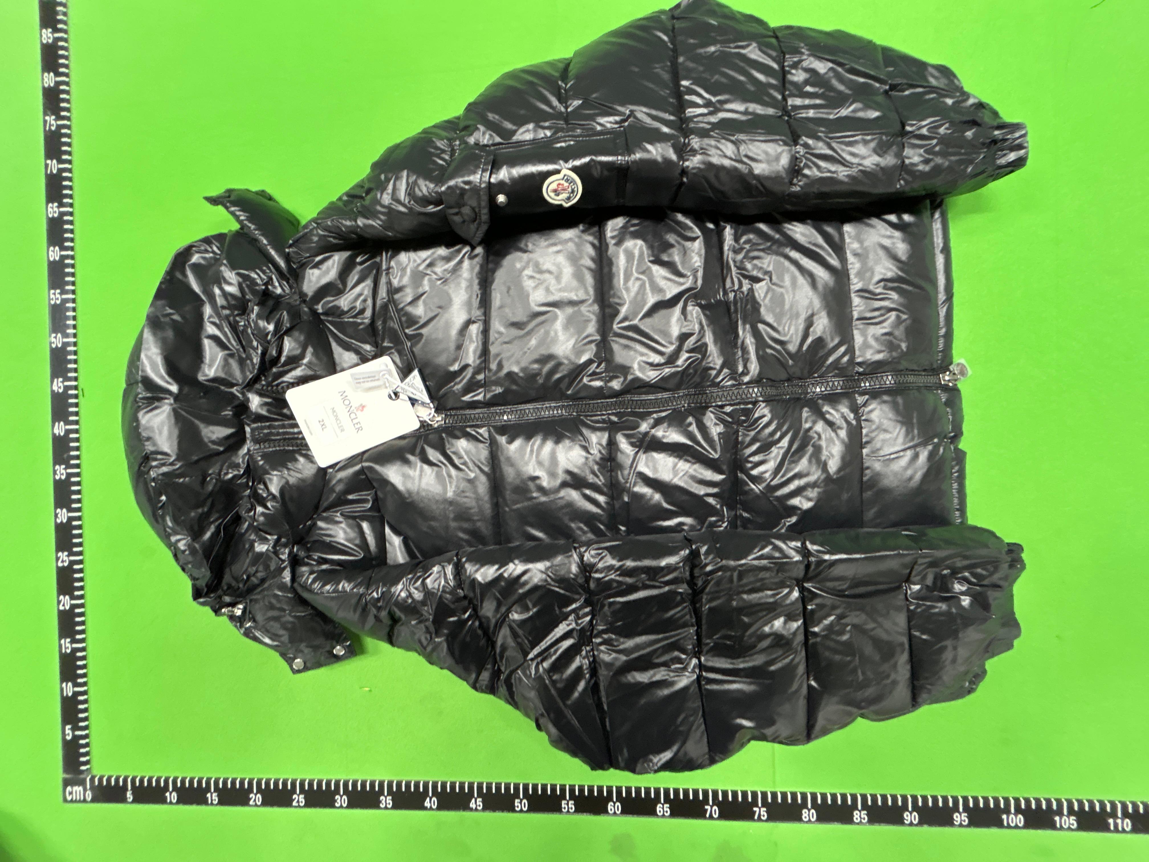 Foto QC 6 de Moncler Maya Hooded Down Jacket Black
