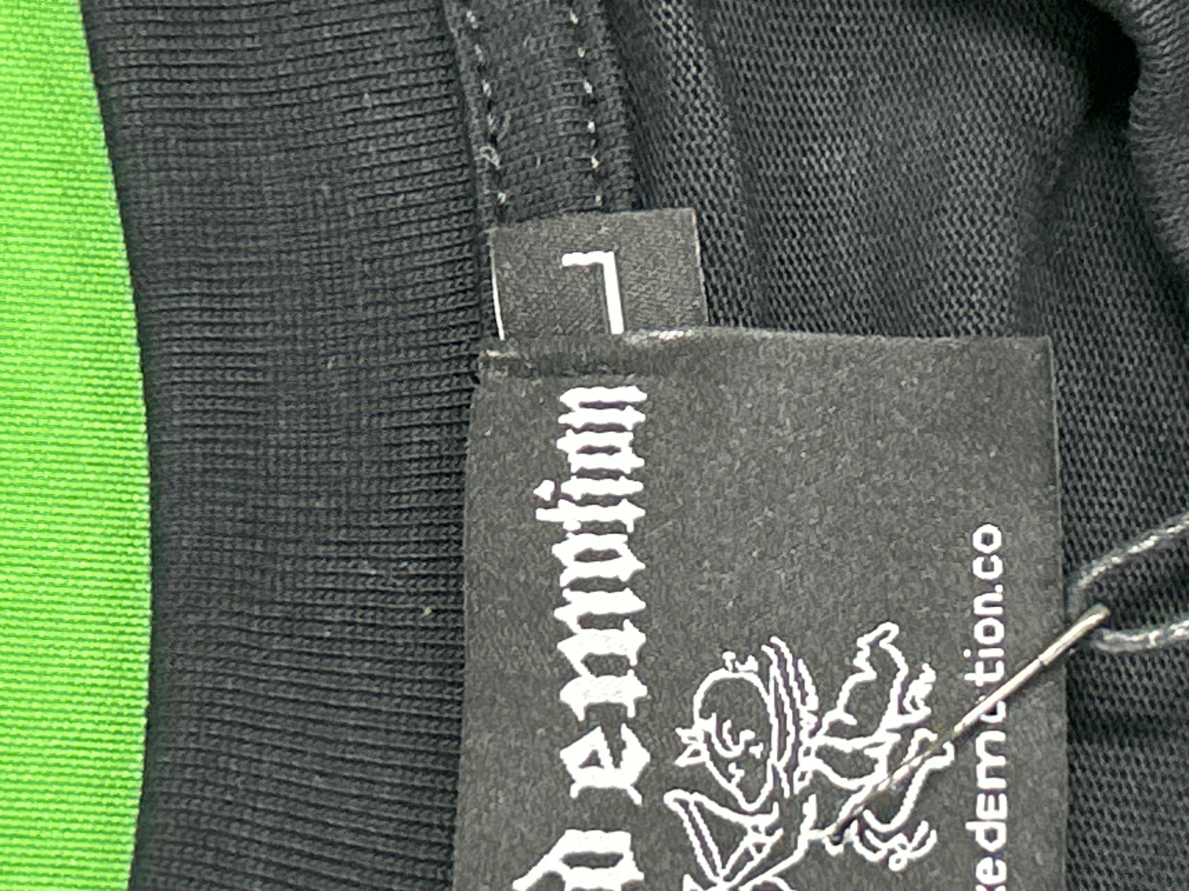 Foto QC 3 de MIXED EMOTION T-shirt Rhinestone Emotions Never Die Black