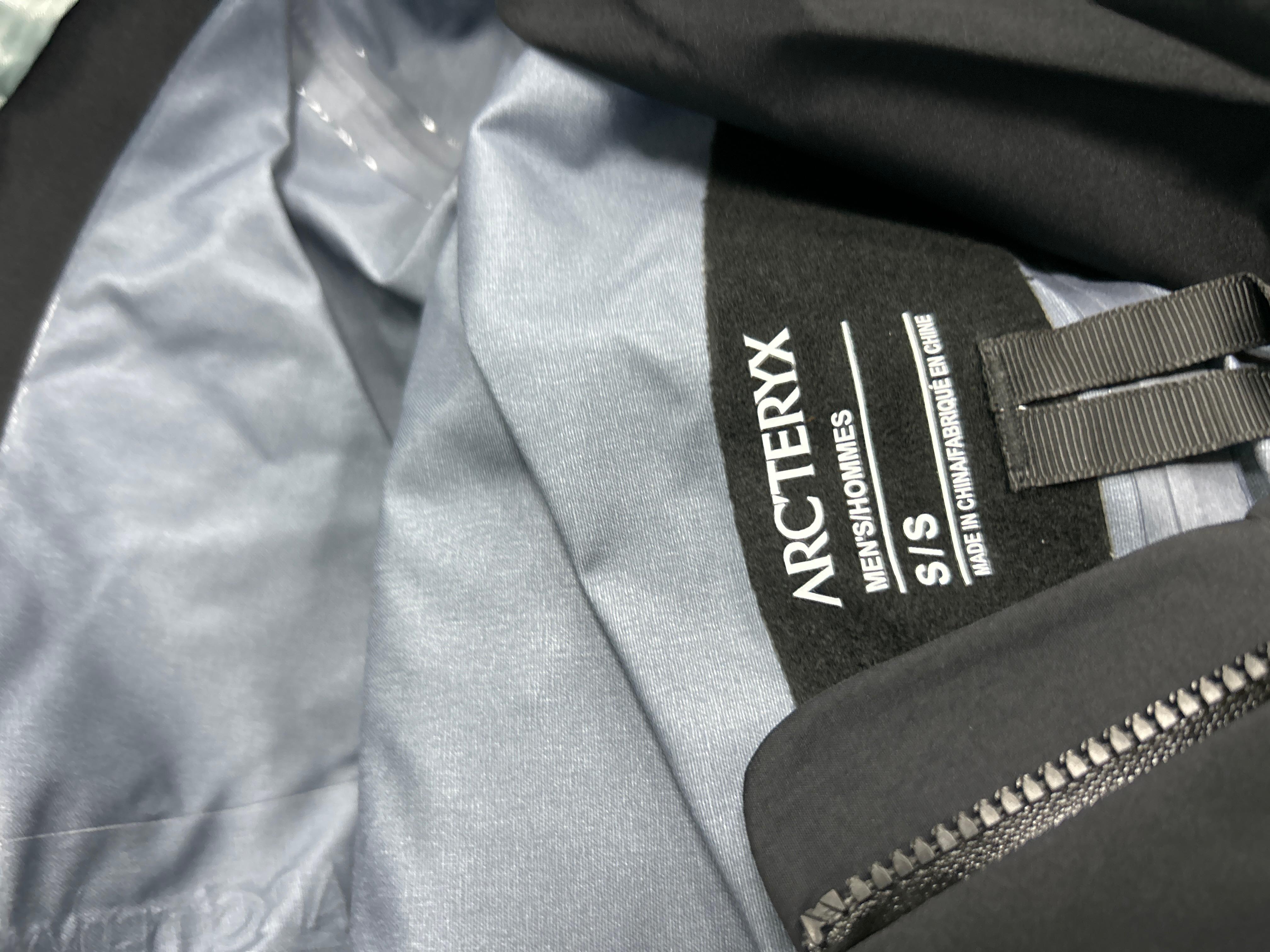 Foto QC 6 de Arc'teryx Squamish Hoody Jacket Windbreaker Black Sapphire