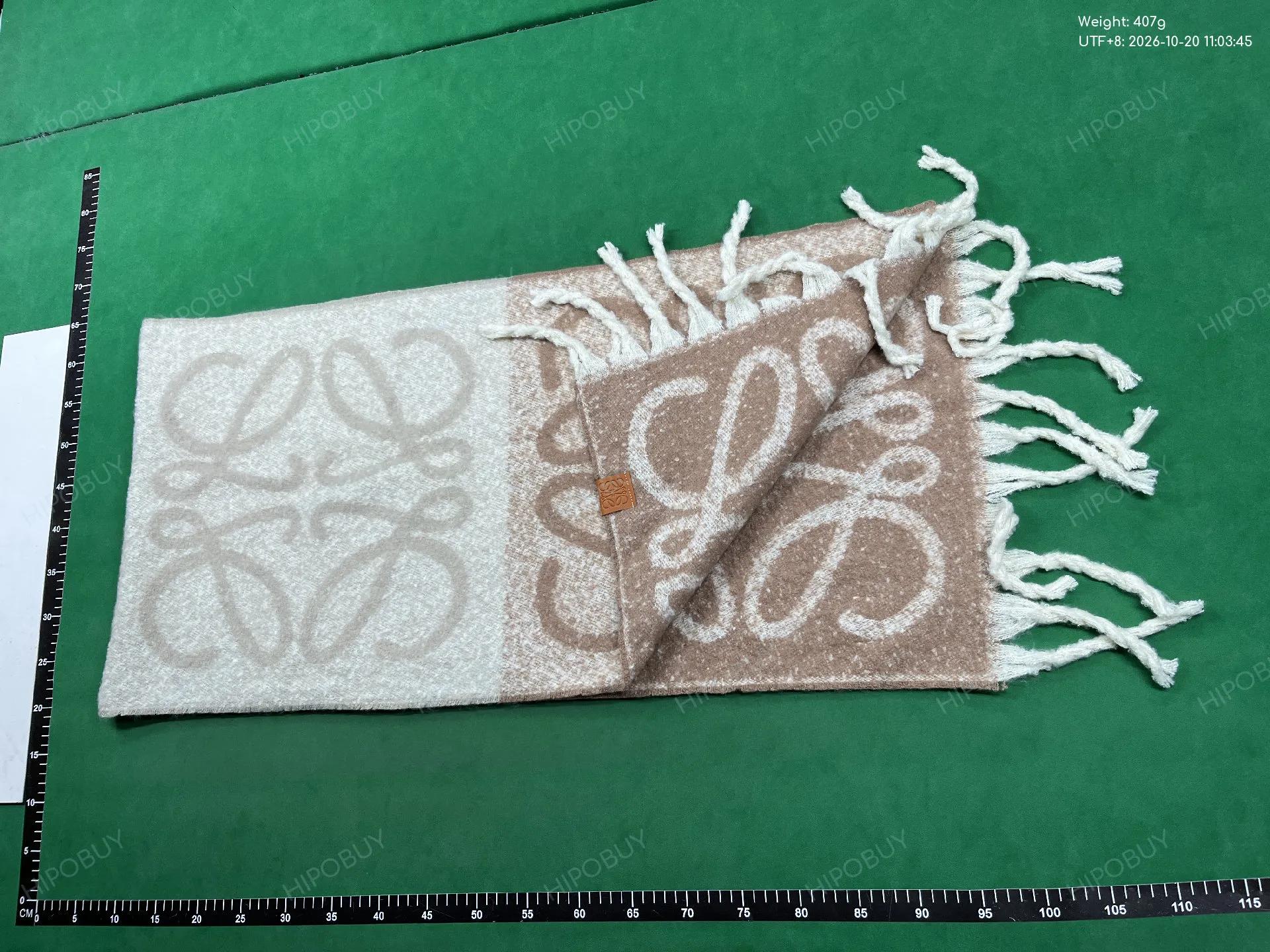 Foto QC 8 de Loewe Anagram Scarf Mohair Beige