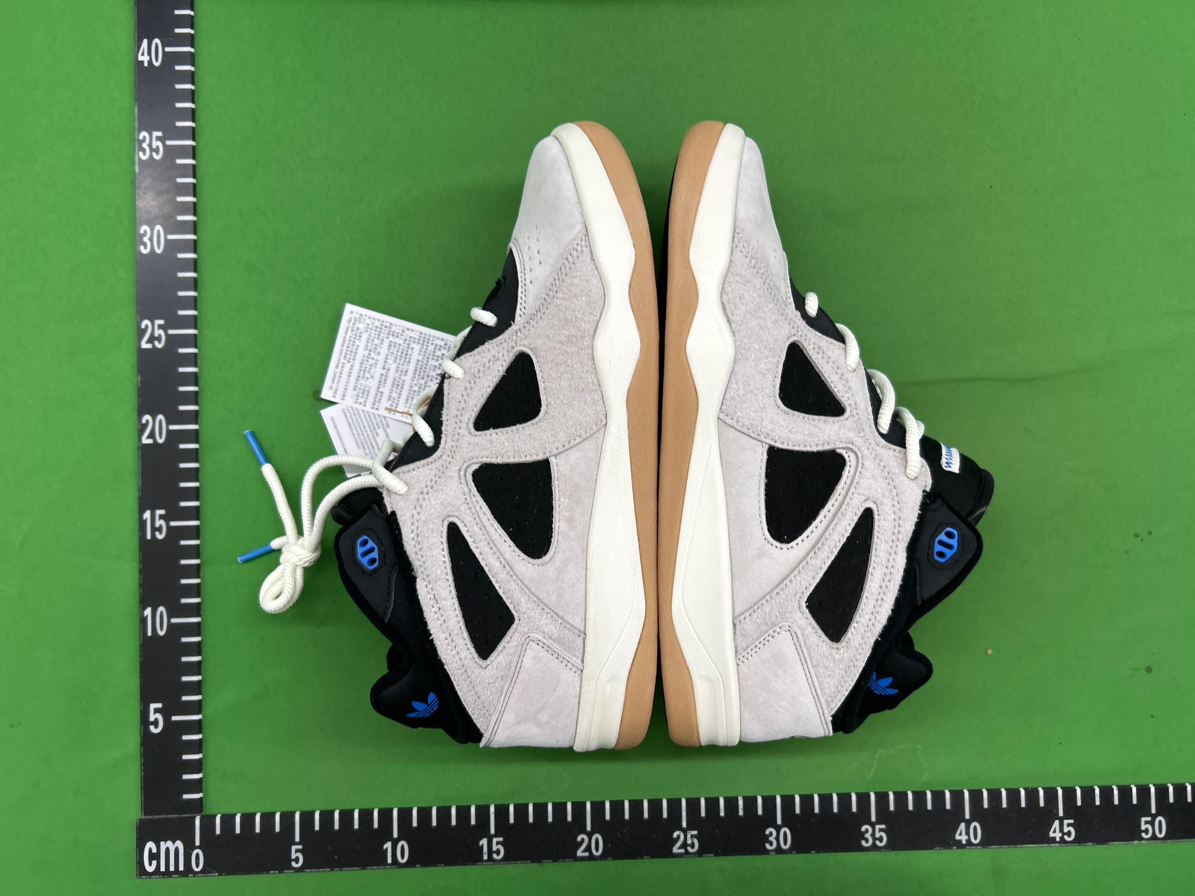 Foto QC 7 de adidas BADBO 1.0 Low Bad Bunny Beige Yellow Black JS3886