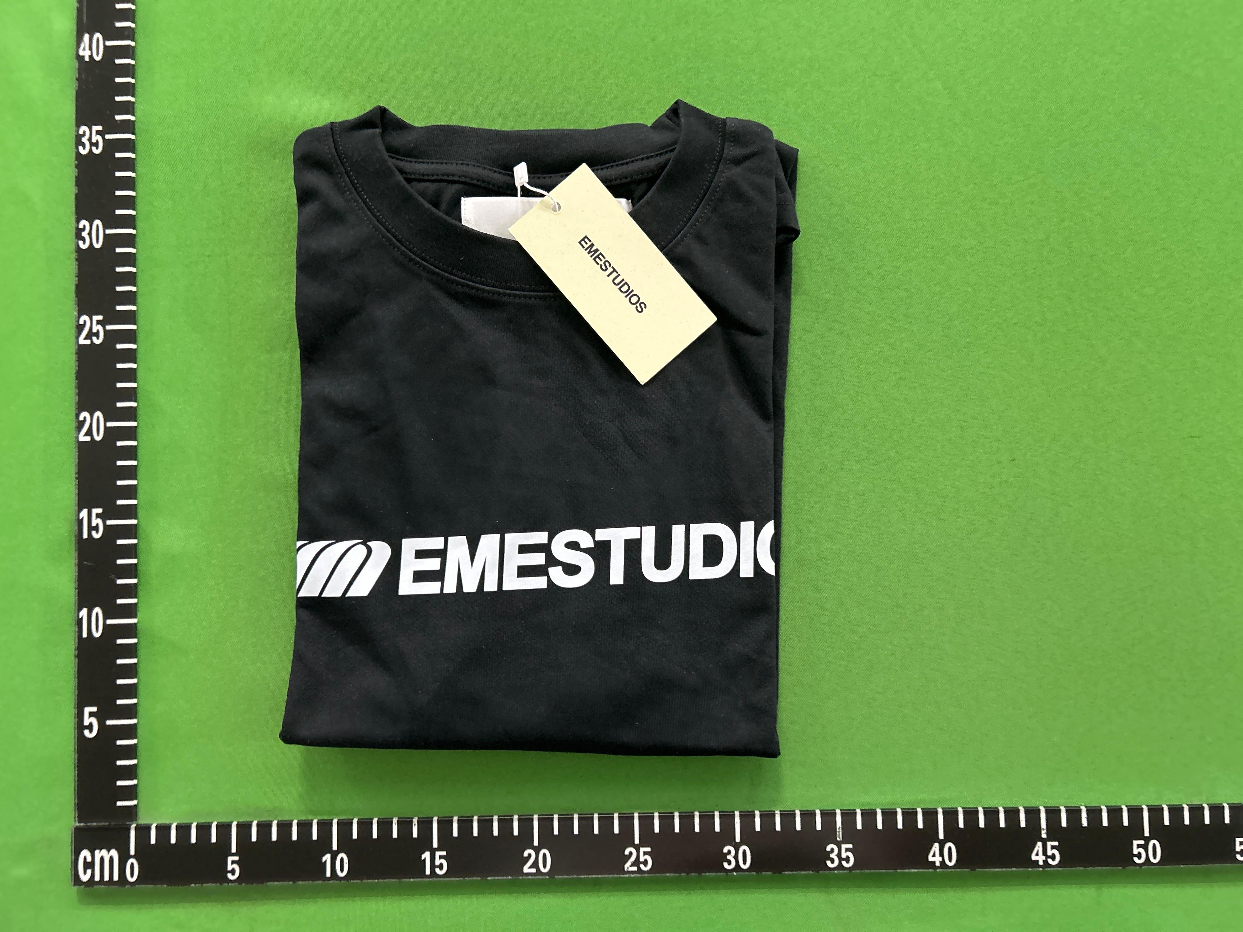 Foto QC 5 de EMESTUDIOS Veteran Collection T-shirt Logo Print Cream